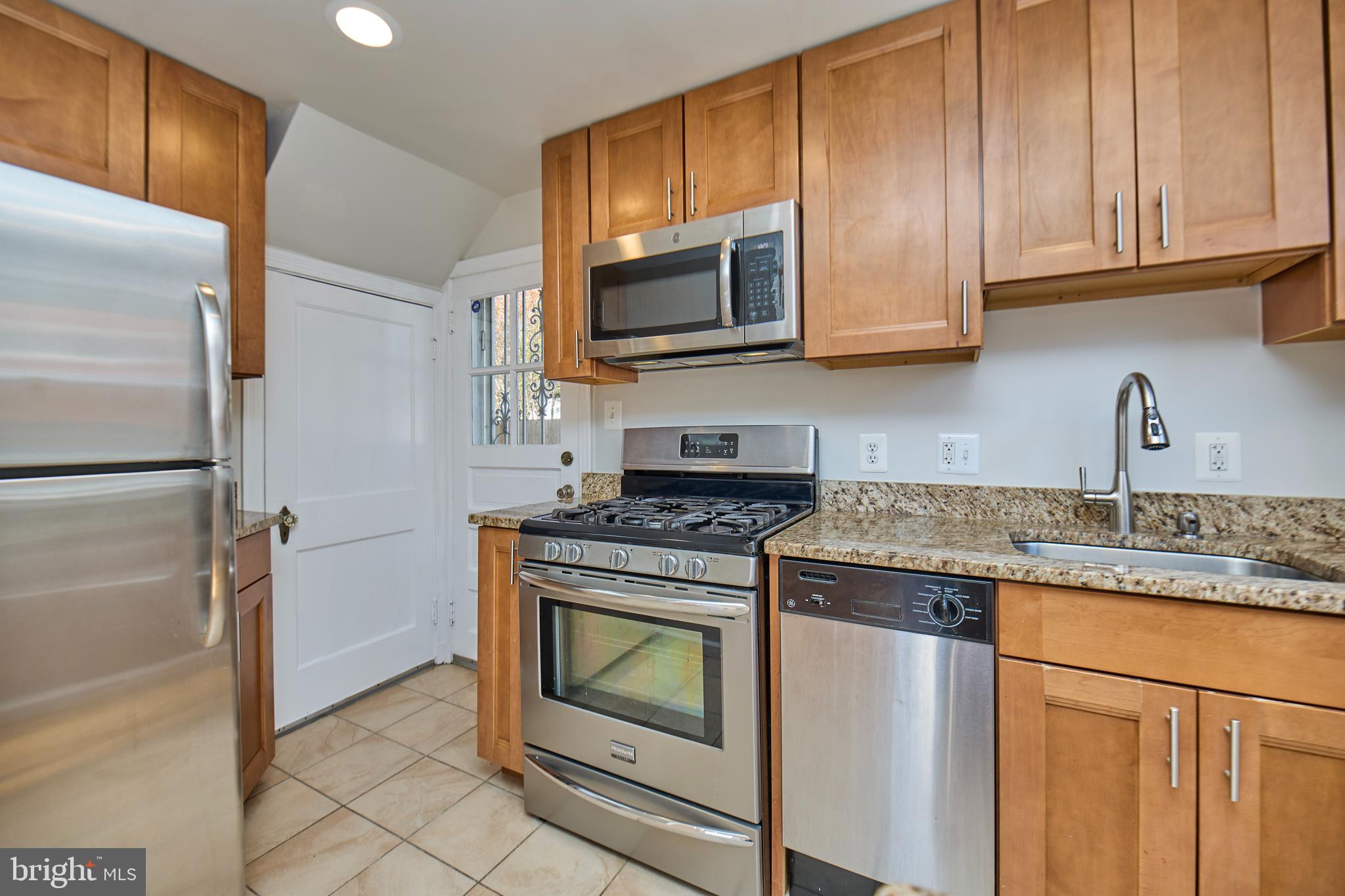 GLEBE MANOR - Residential Lease