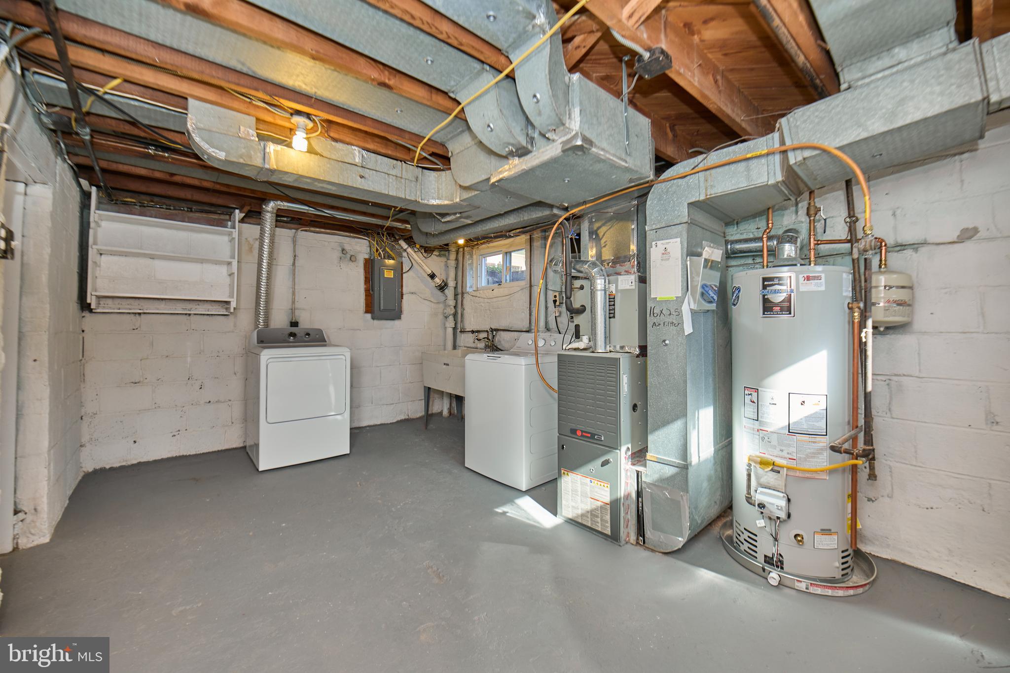 GLEBE MANOR - Residential Lease