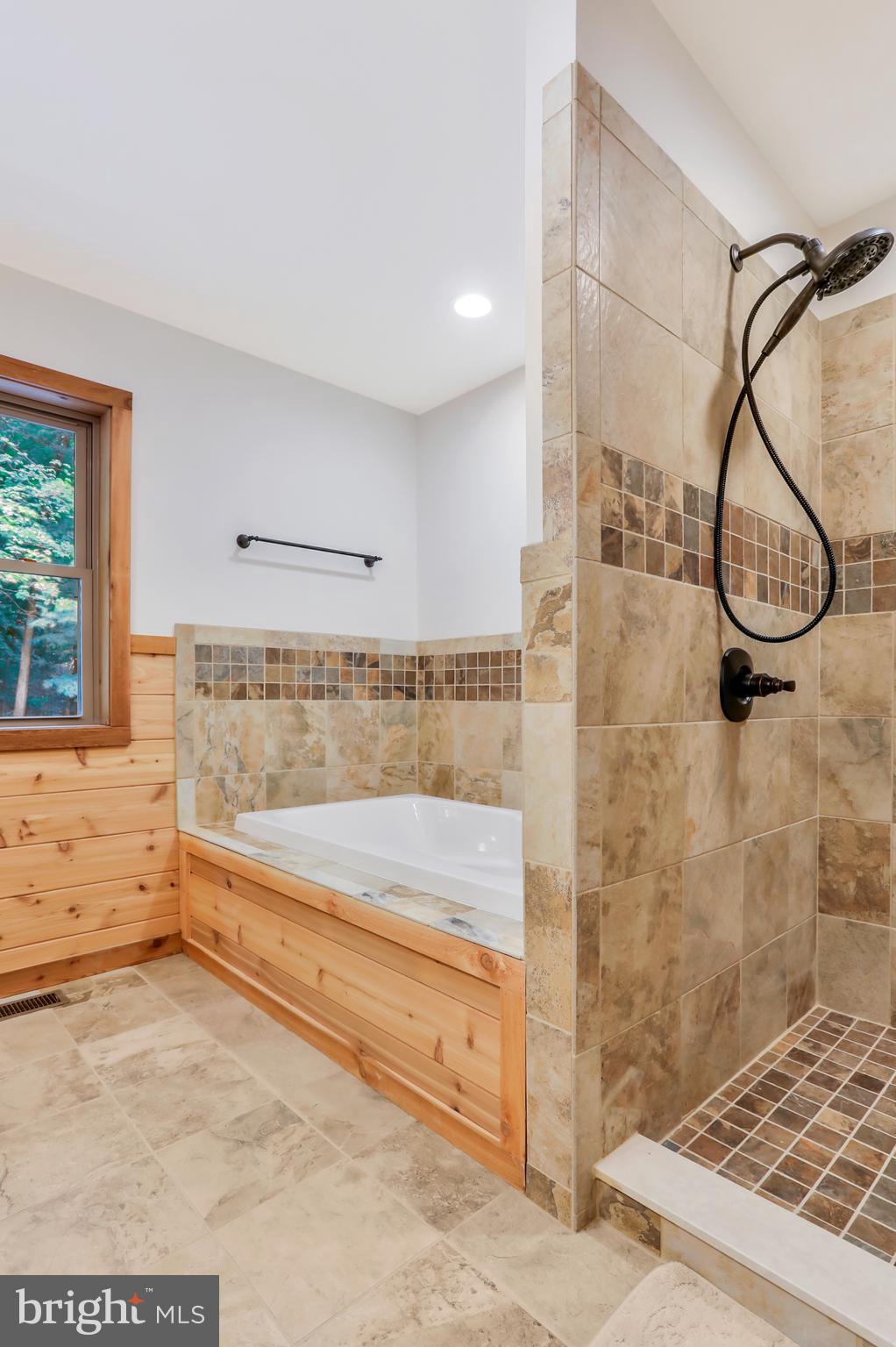 COOLFONT MOUNTAINSIDE - Residential