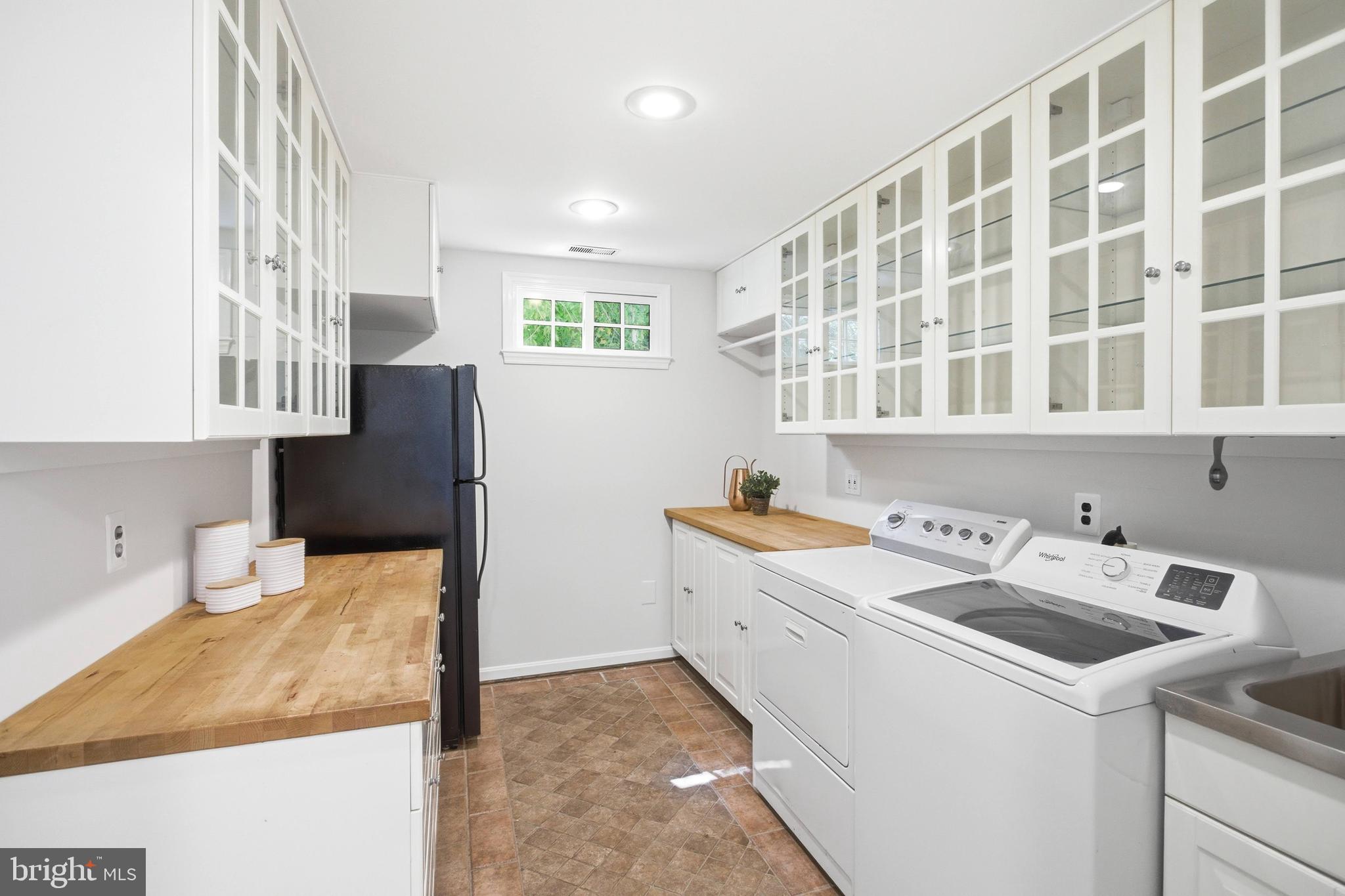 LAKE BRADDOCK - Residential