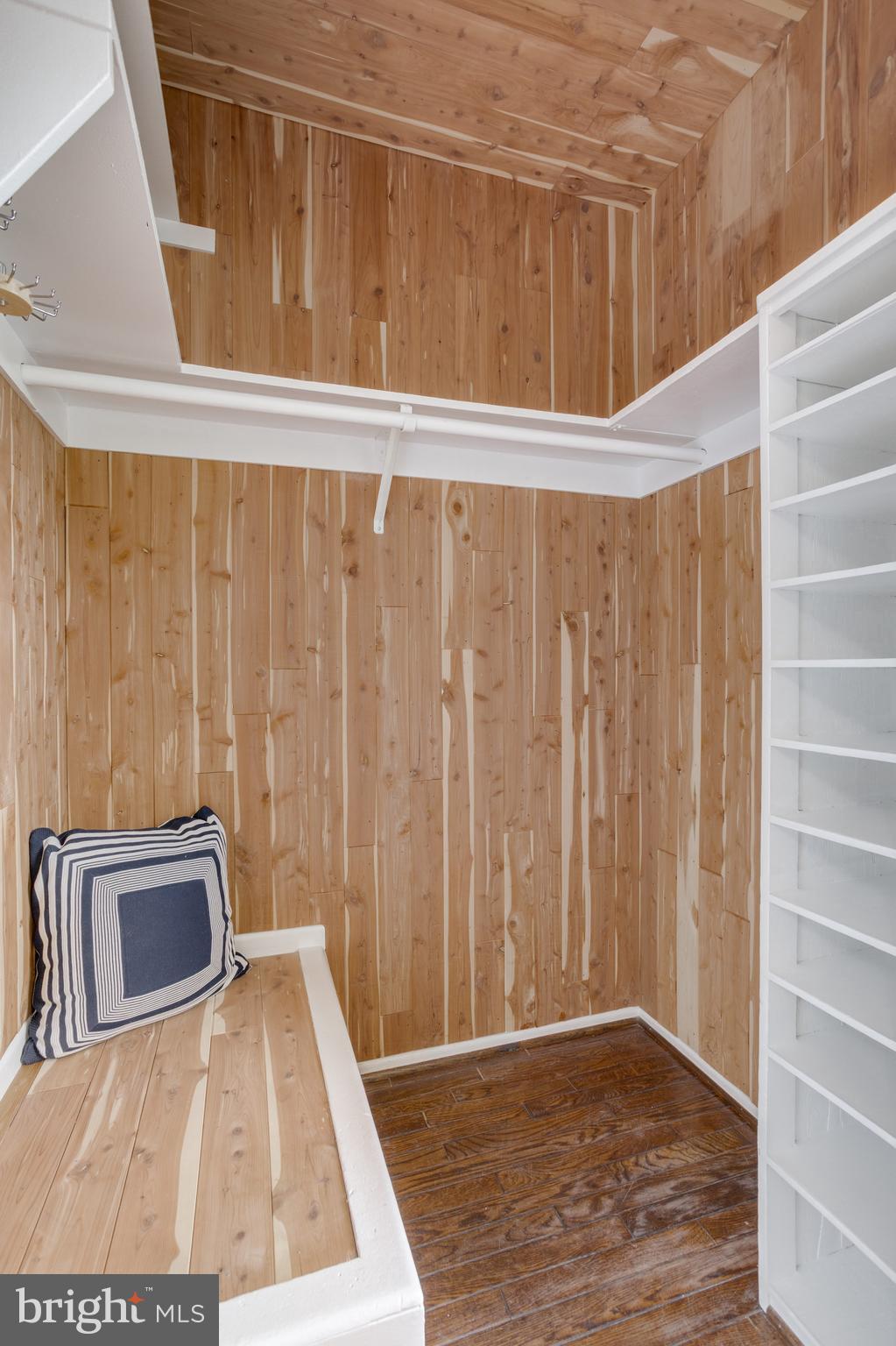 LAKE BRADDOCK - Residential