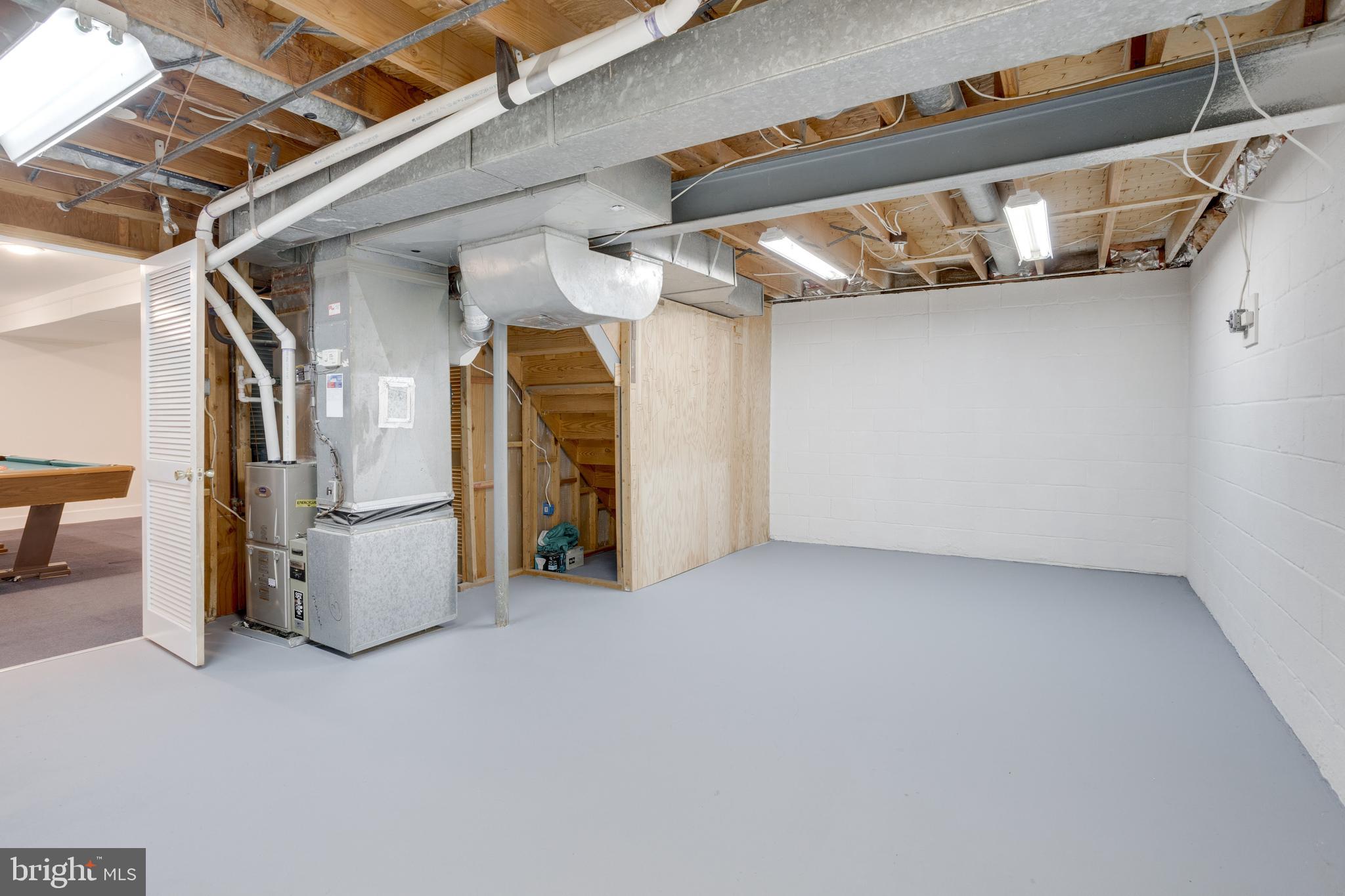 LAKE BRADDOCK - Residential