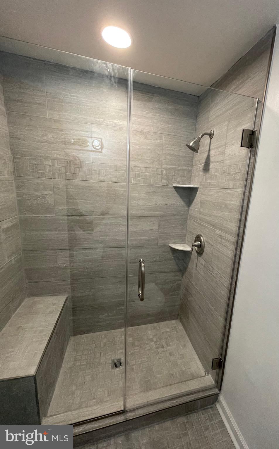 PINEWOOD HILL - Residential Lease