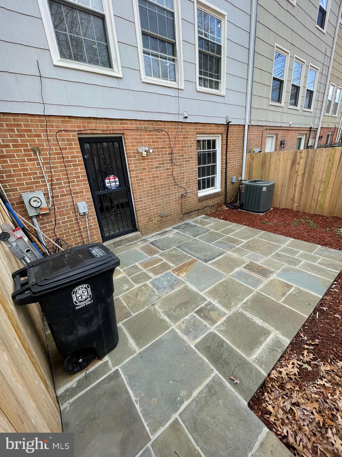 PINEWOOD HILL - Residential Lease