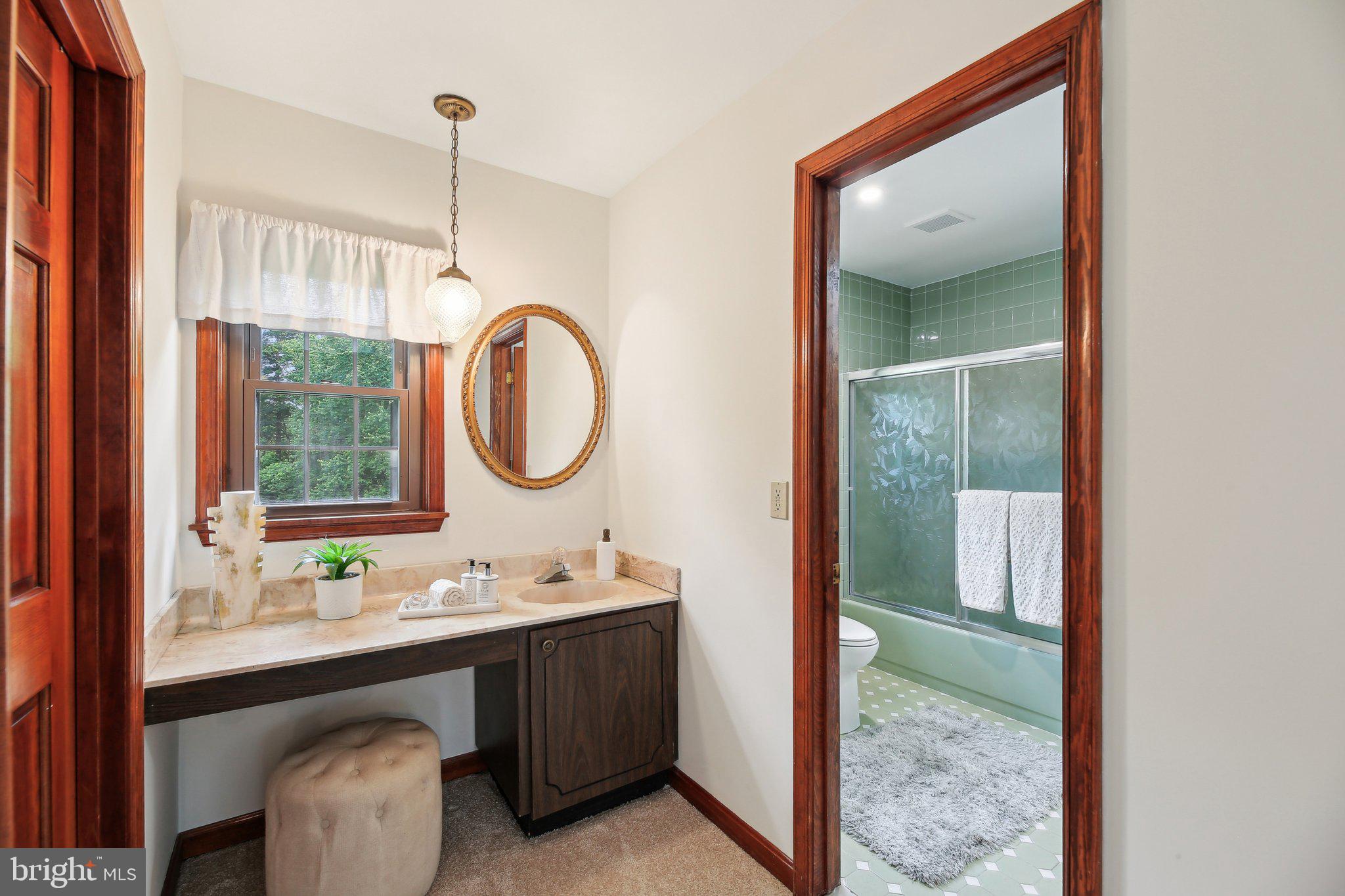 ROLLING KNOLLS - Residential