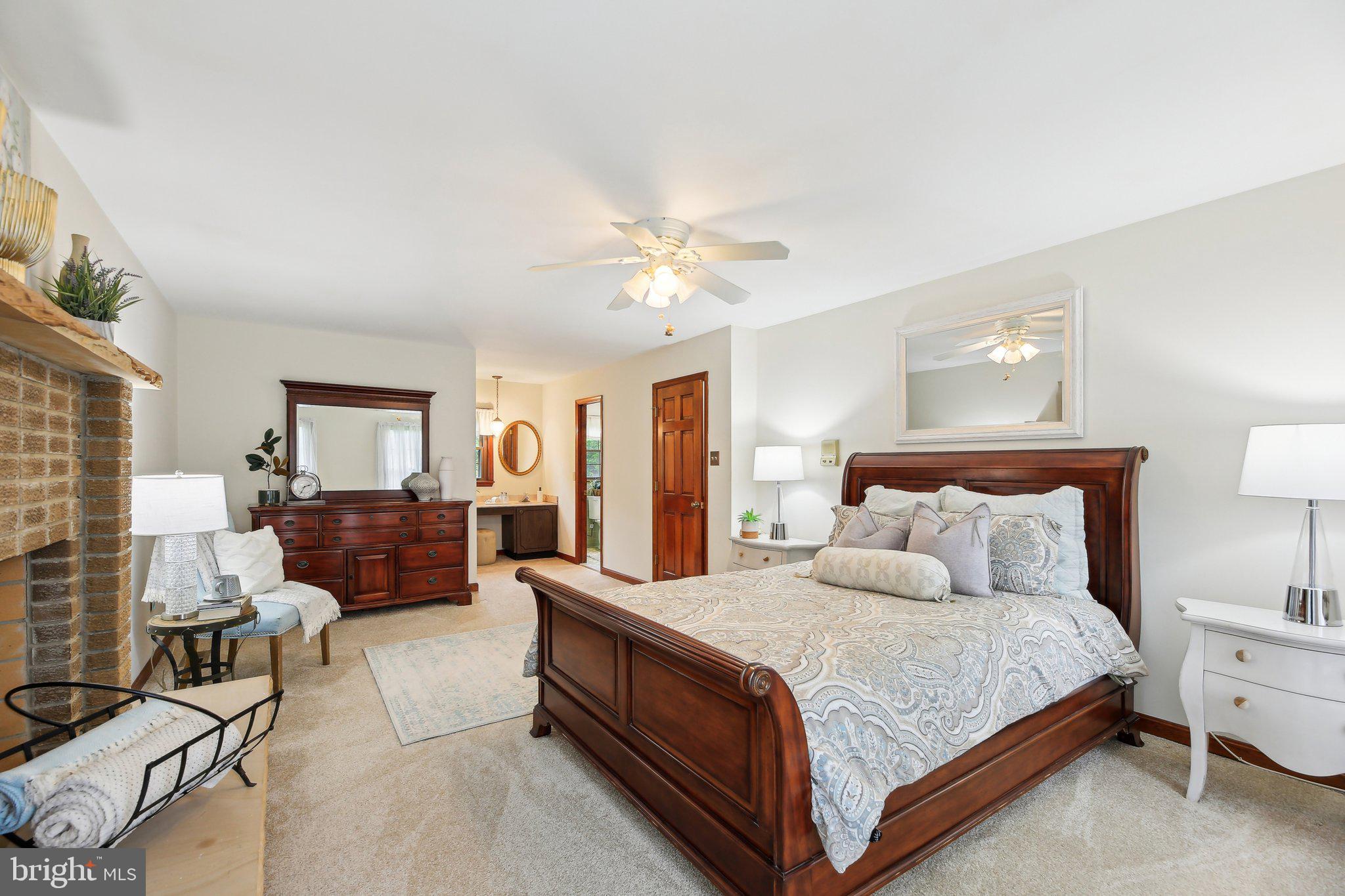 ROLLING KNOLLS - Residential