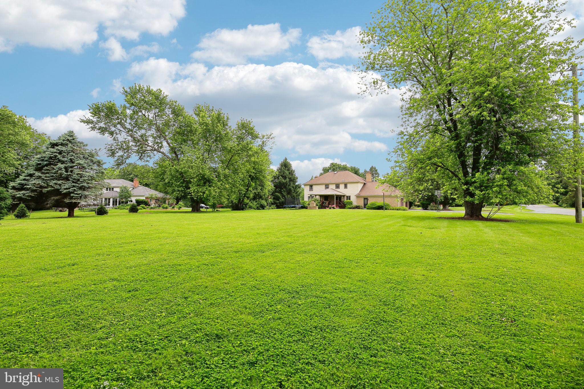 ROLLING KNOLLS - Residential