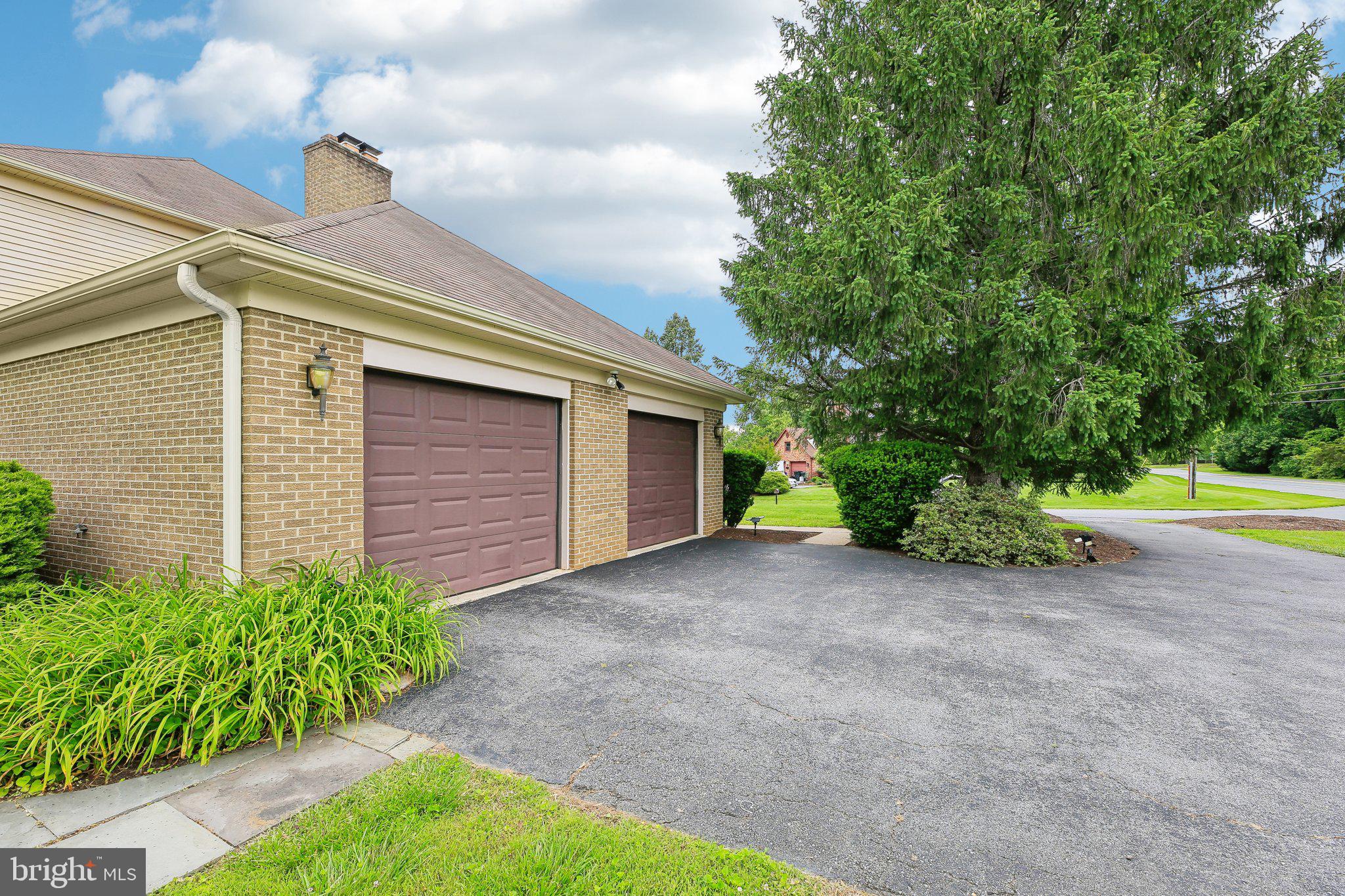 ROLLING KNOLLS - Residential