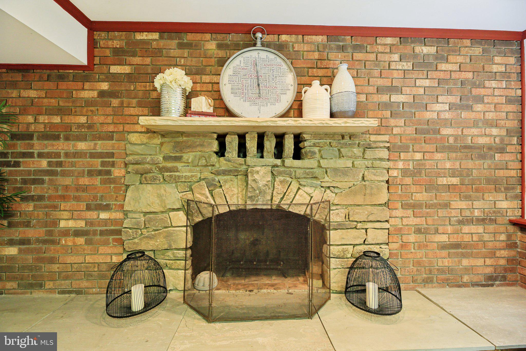 ROLLING KNOLLS - Residential