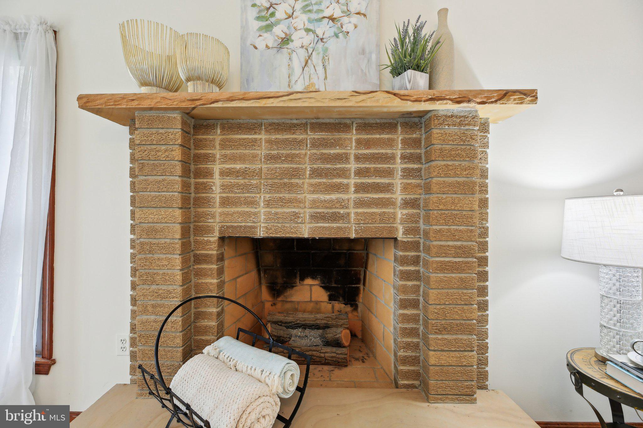 ROLLING KNOLLS - Residential