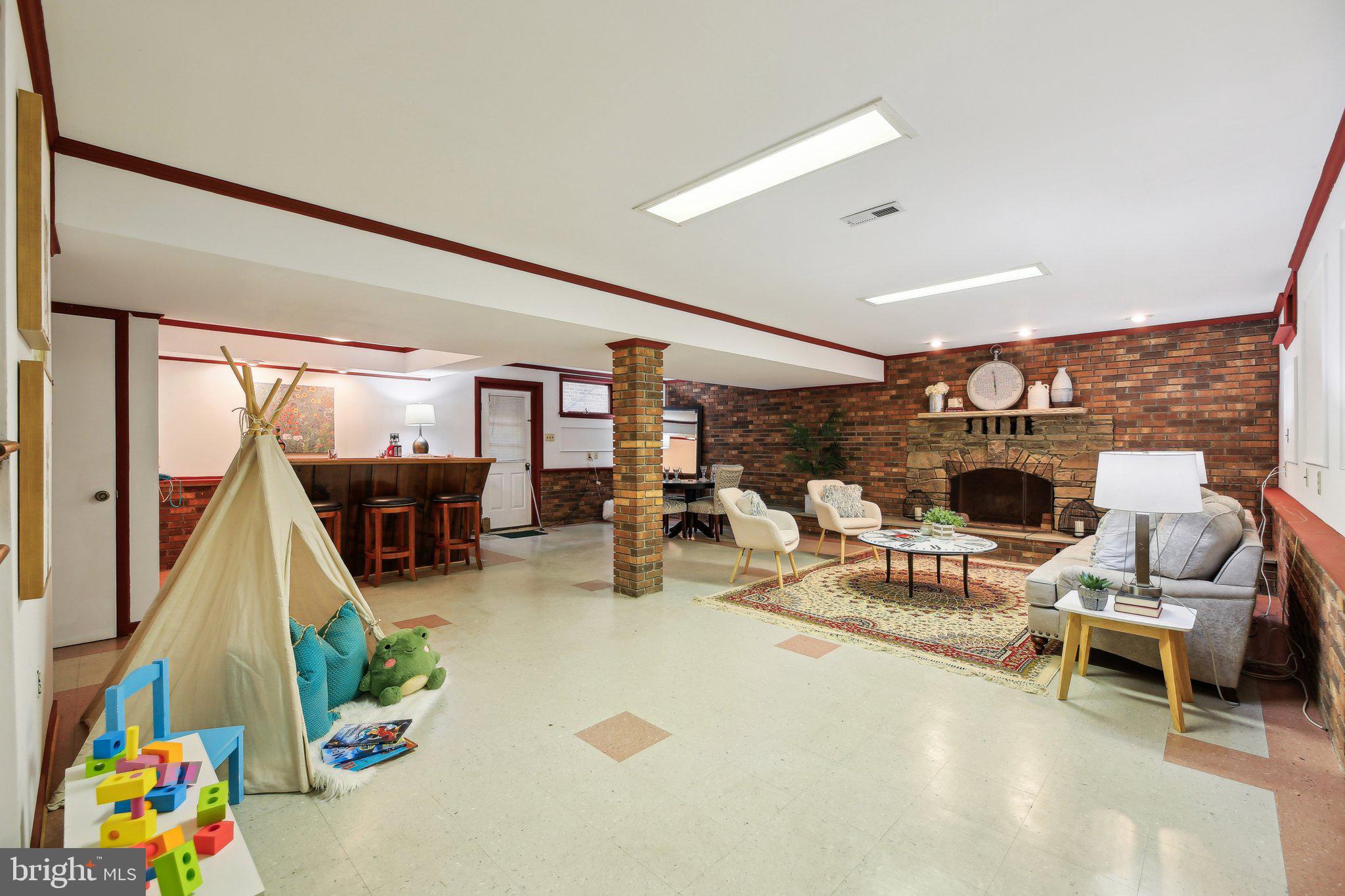 ROLLING KNOLLS - Residential