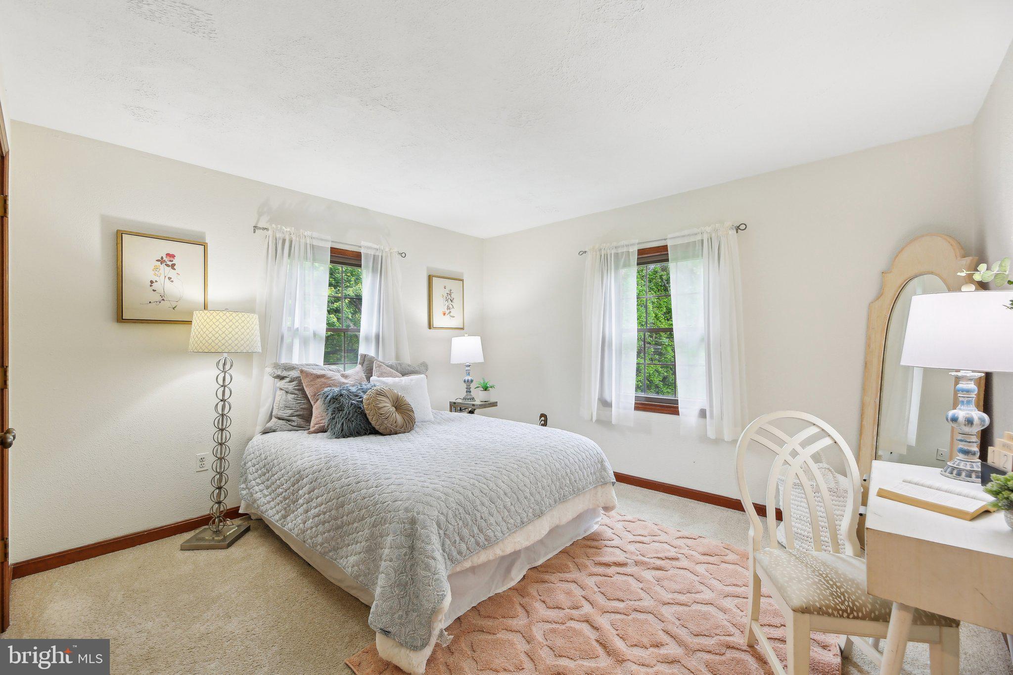 ROLLING KNOLLS - Residential