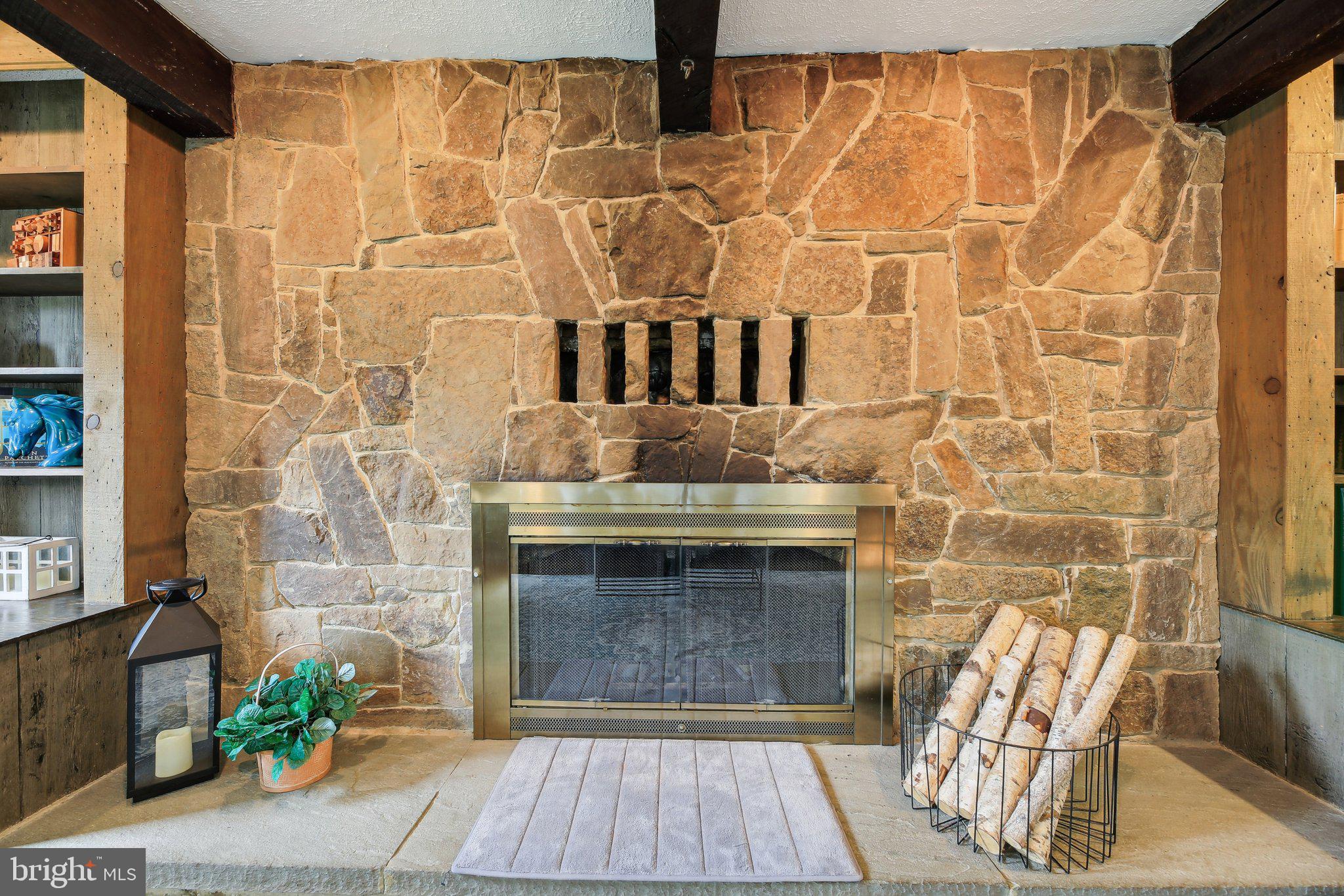 ROLLING KNOLLS - Residential