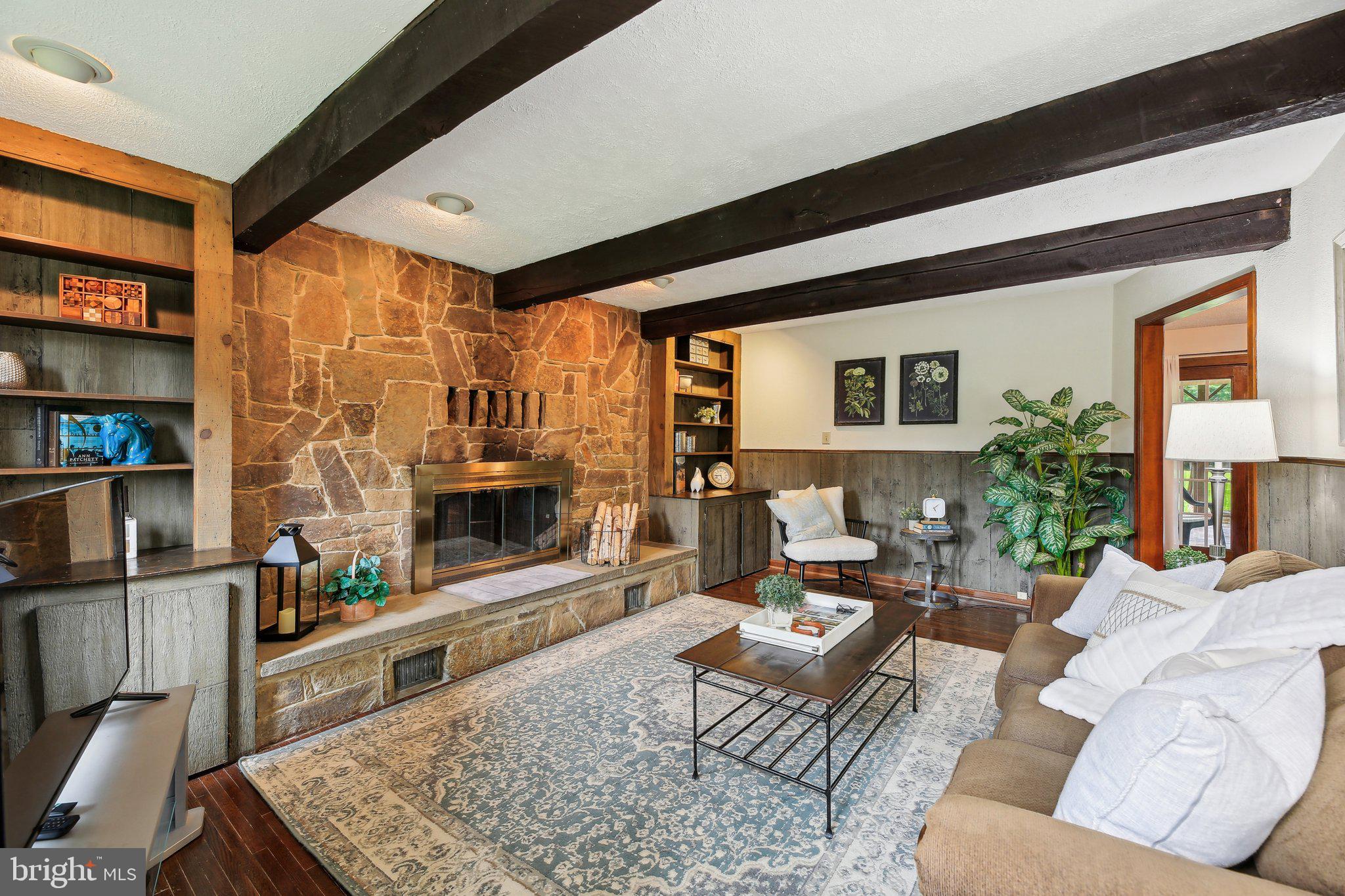 ROLLING KNOLLS - Residential