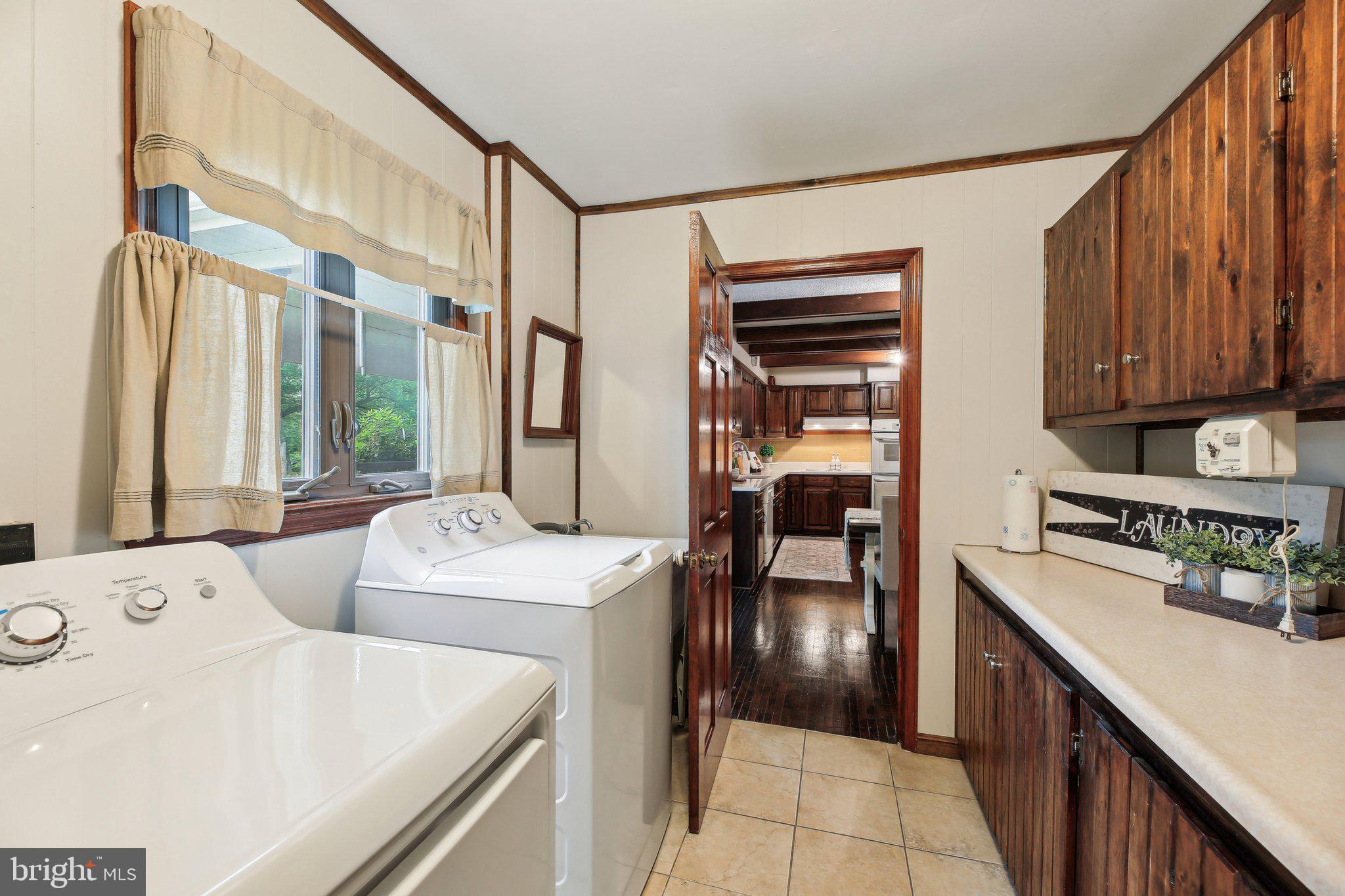 ROLLING KNOLLS - Residential