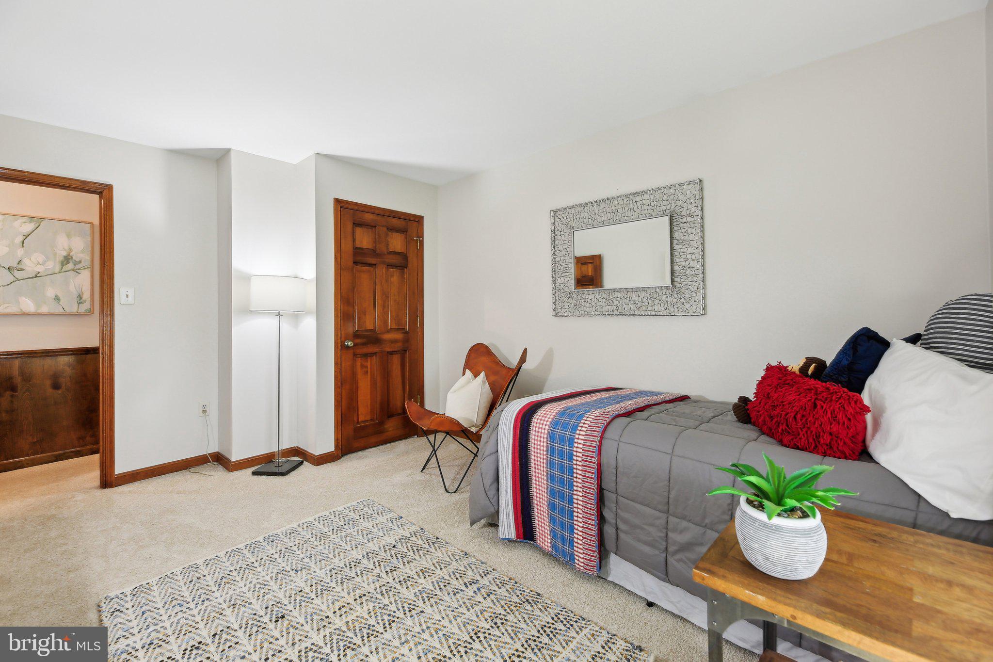 ROLLING KNOLLS - Residential