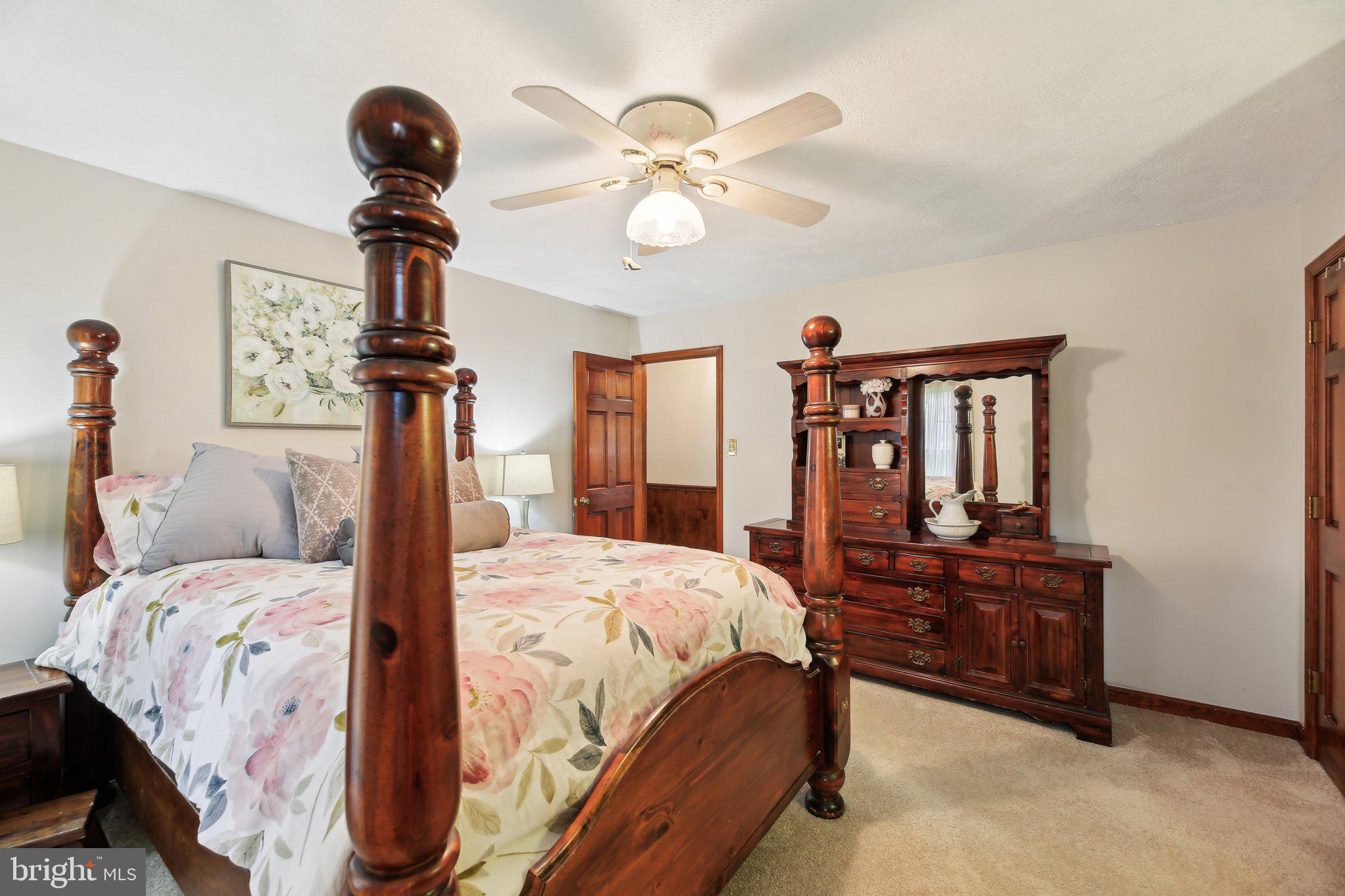 ROLLING KNOLLS - Residential