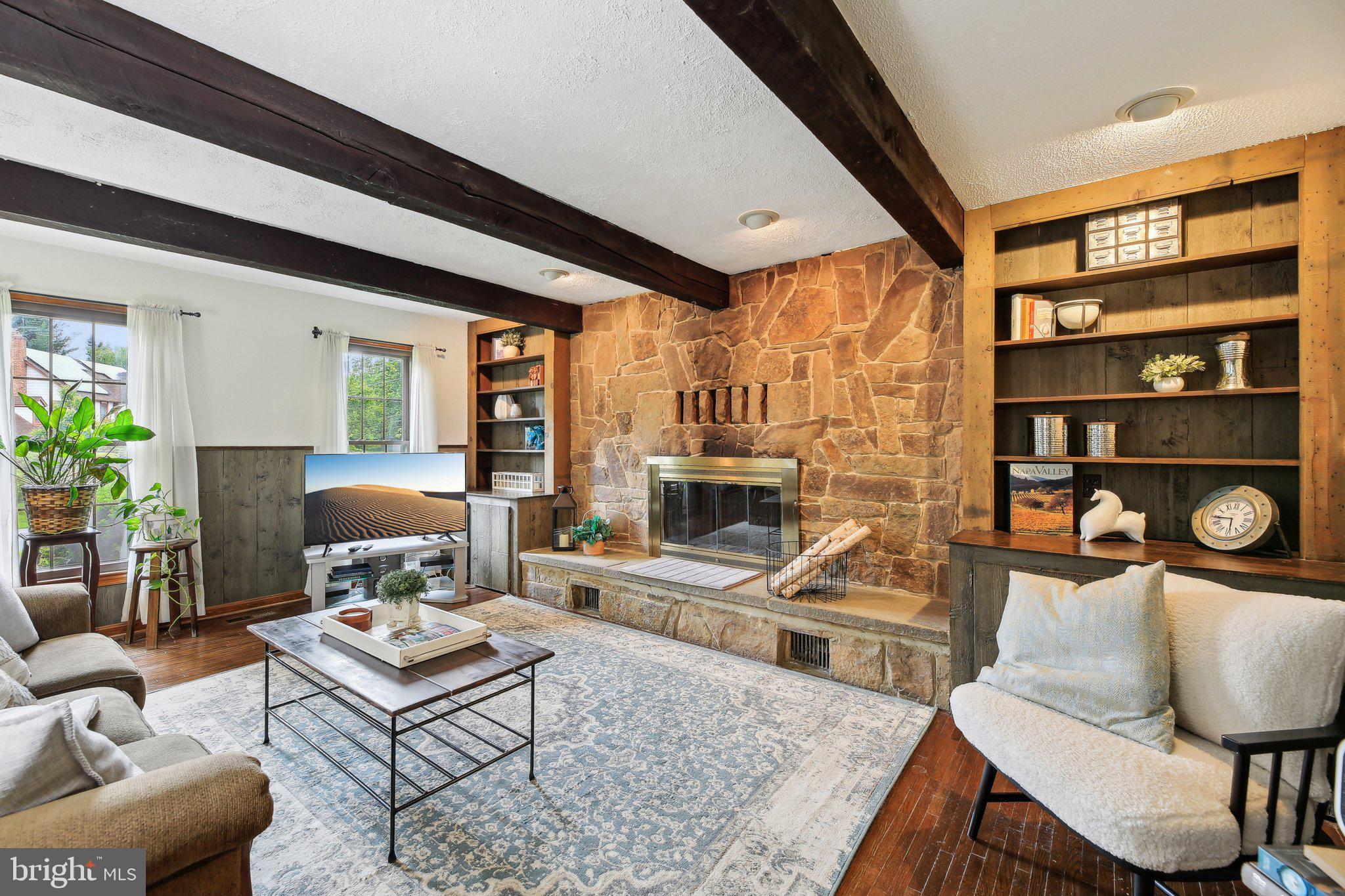 ROLLING KNOLLS - Residential