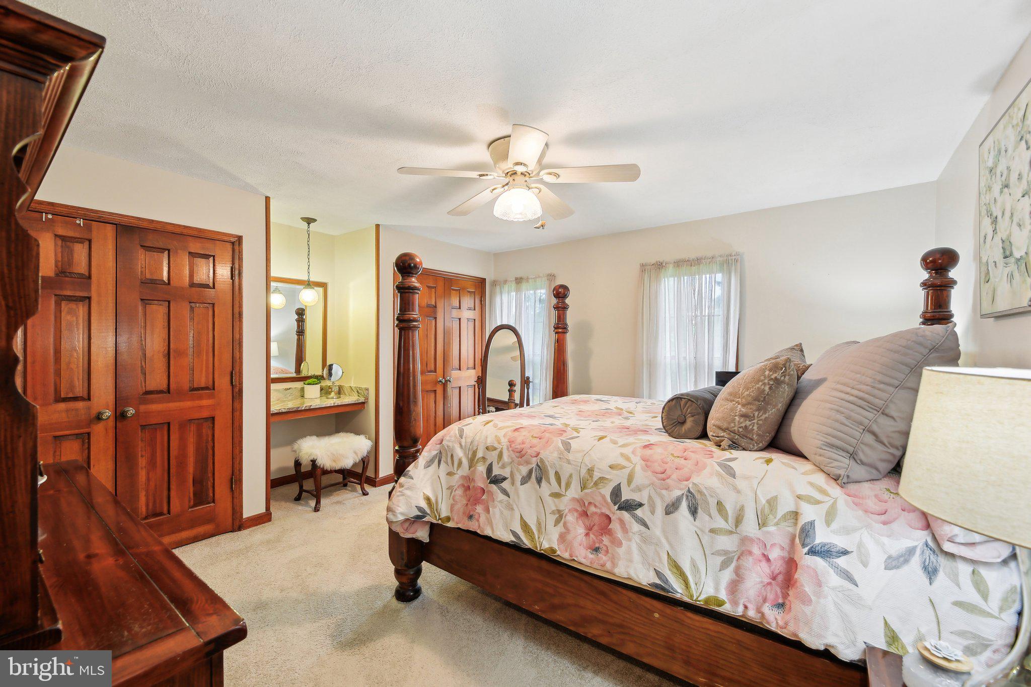 ROLLING KNOLLS - Residential