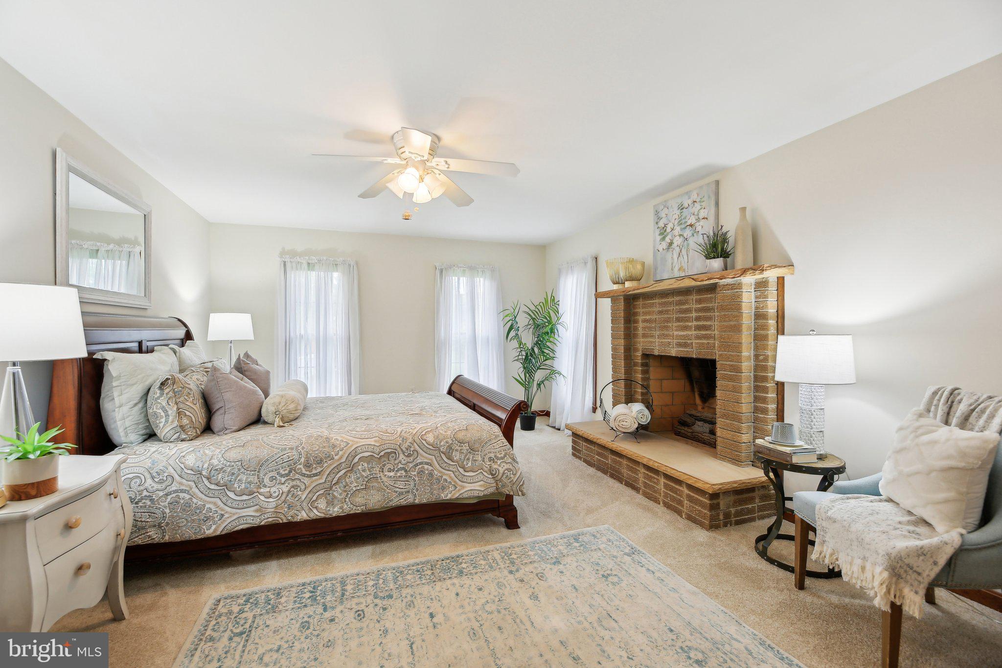 ROLLING KNOLLS - Residential