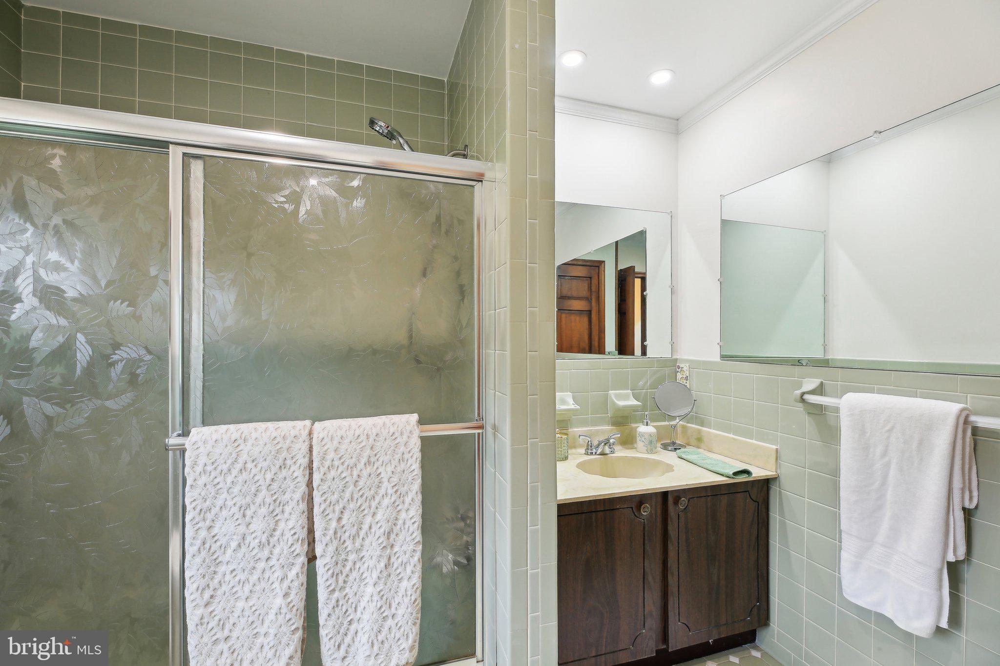 ROLLING KNOLLS - Residential