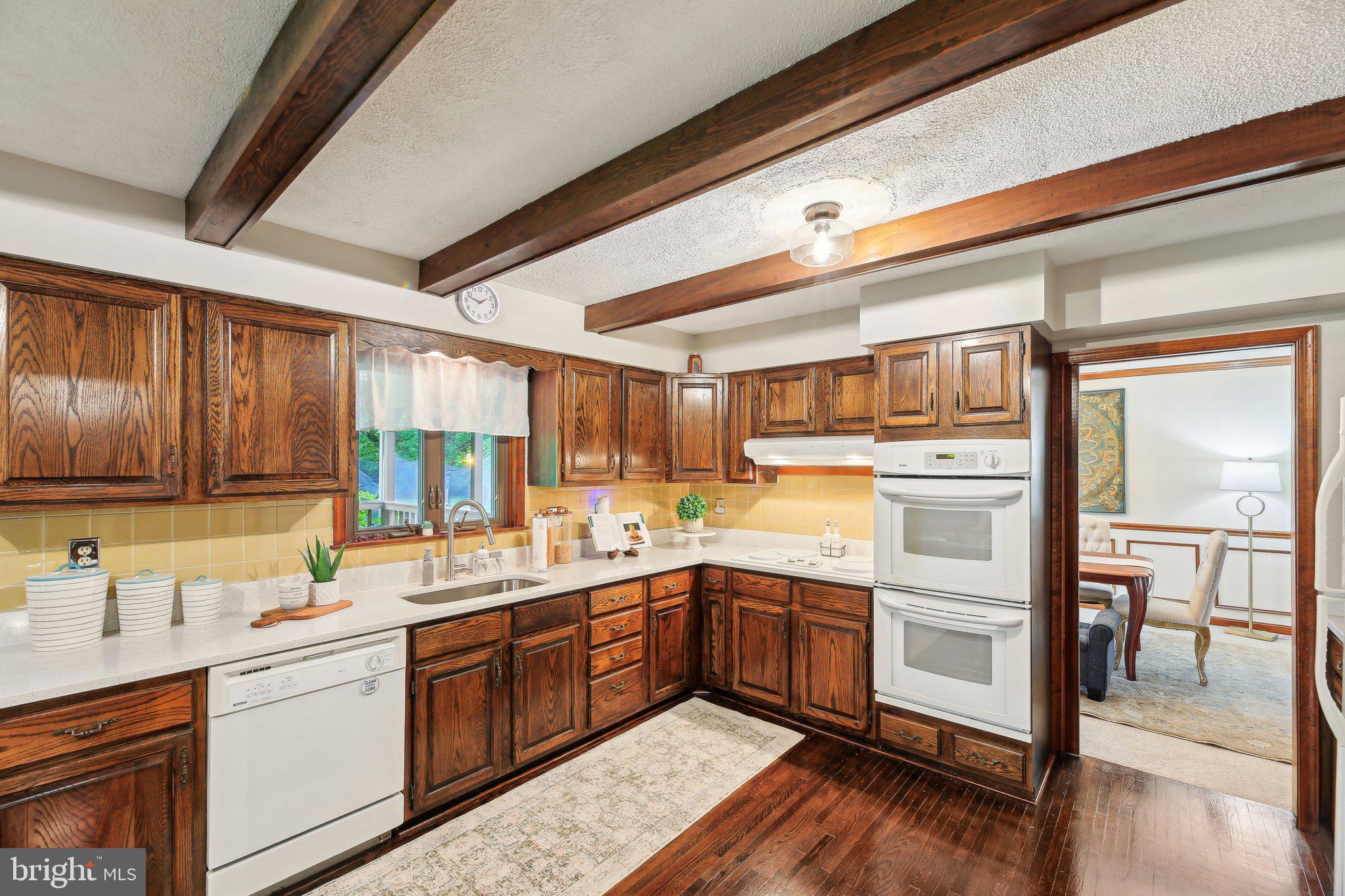 ROLLING KNOLLS - Residential