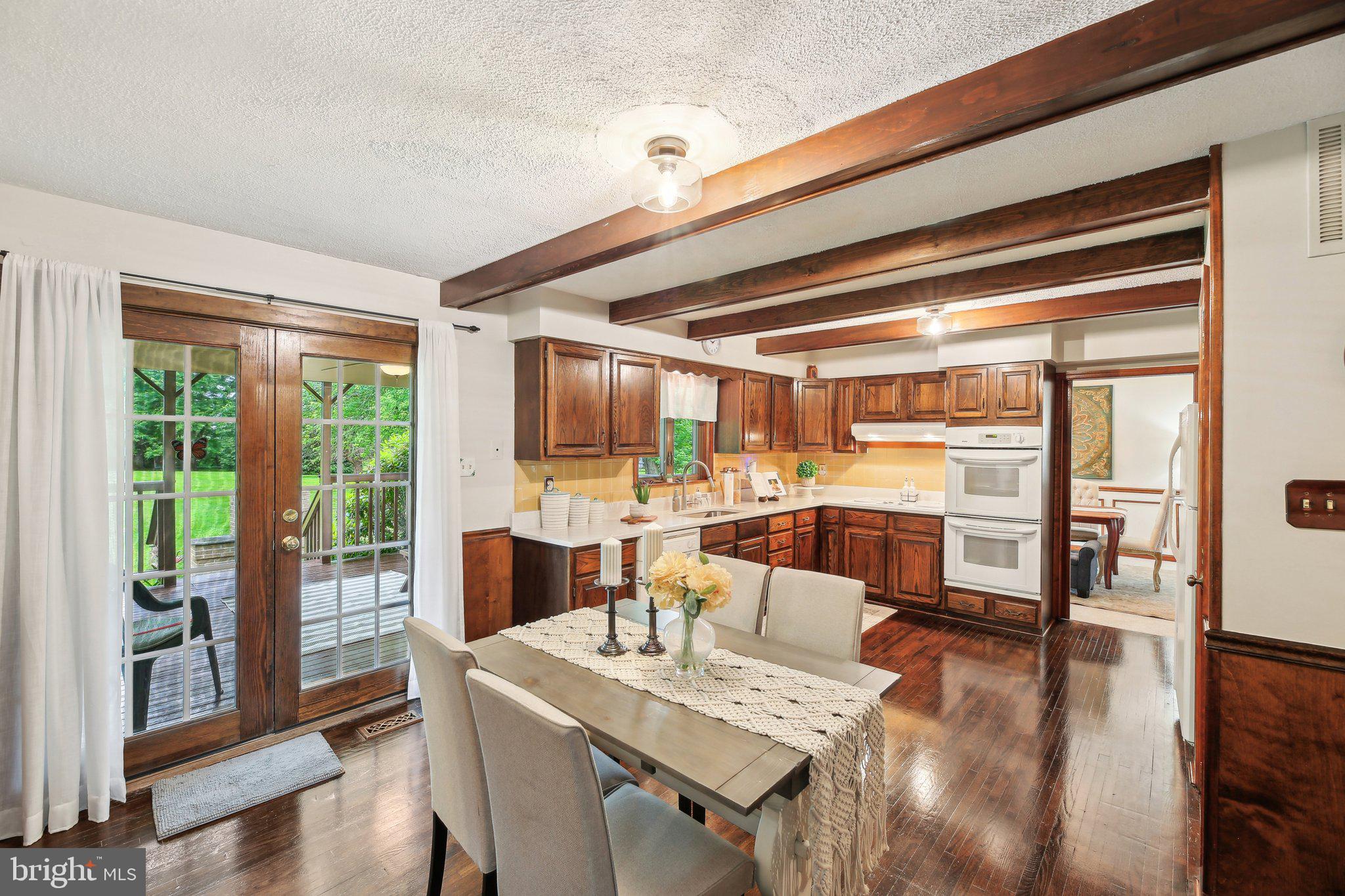 ROLLING KNOLLS - Residential