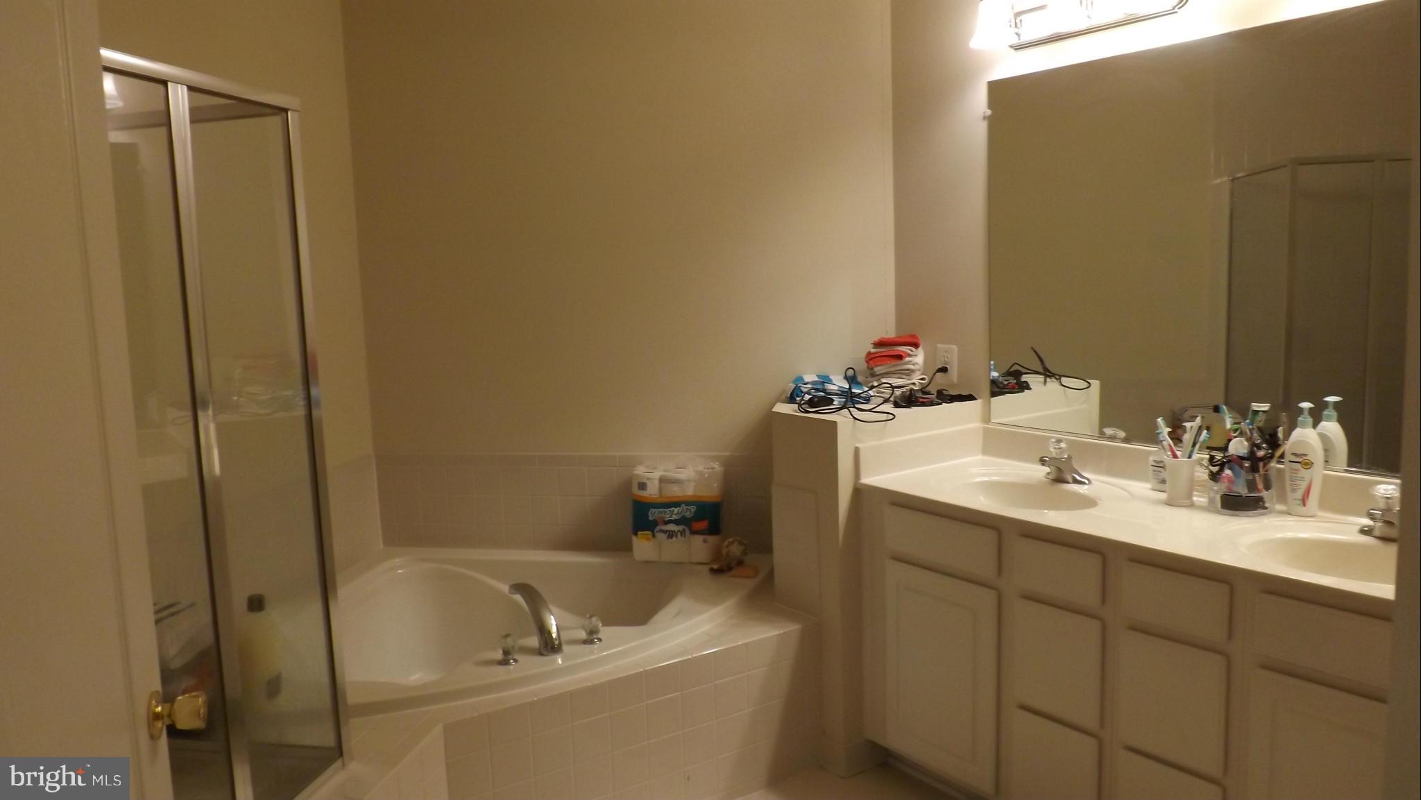 THE RESERVE CONDOMINIUMS - Residential Lease