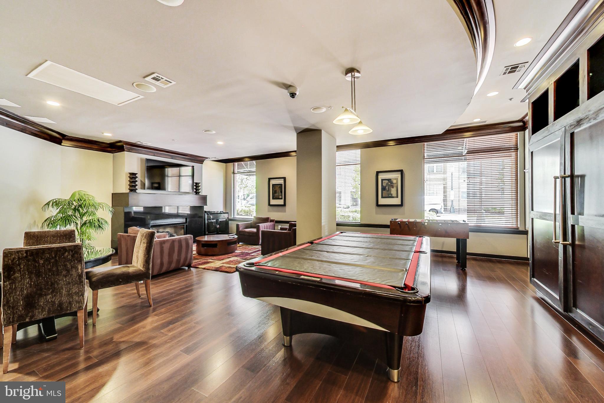 SAVOY AT RESTON TOWN CENTER - Residential