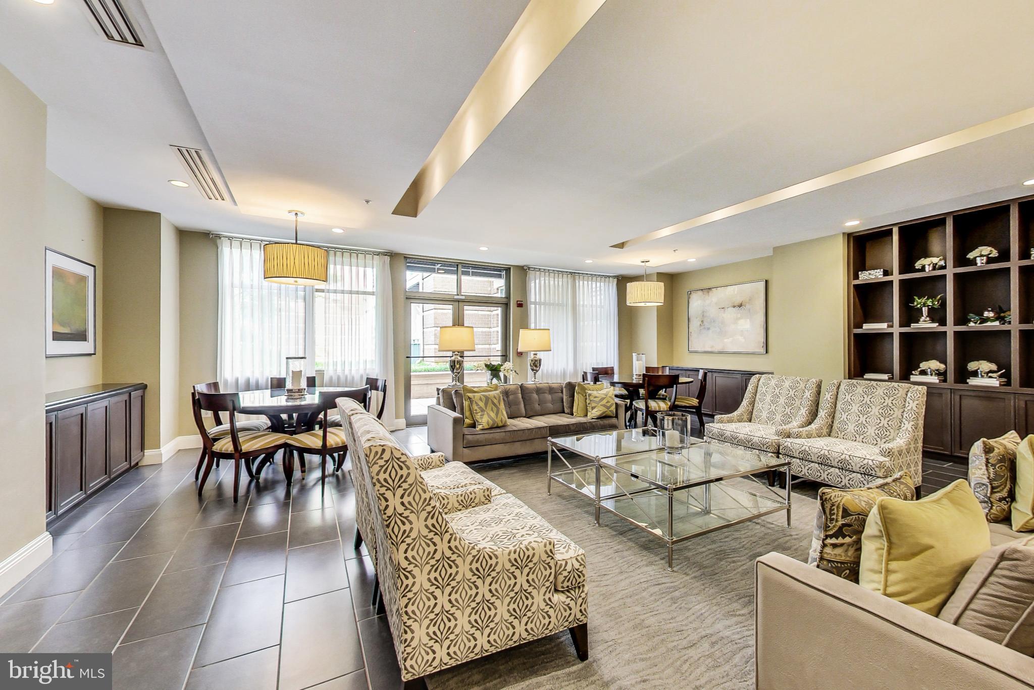 SAVOY AT RESTON TOWN CENTER - Residential