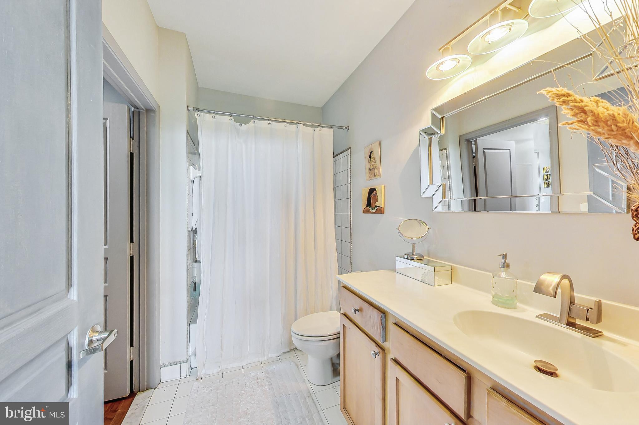 SAVOY AT RESTON TOWN CENTER - Residential