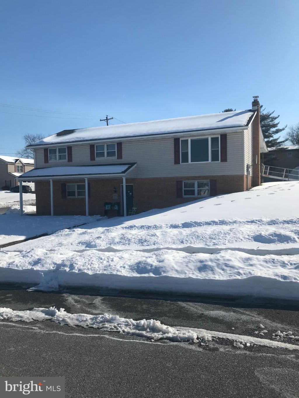 Photo of 22 Covington Drive, MANCHESTER, PA 17345 (MLS # PAYK2097218)