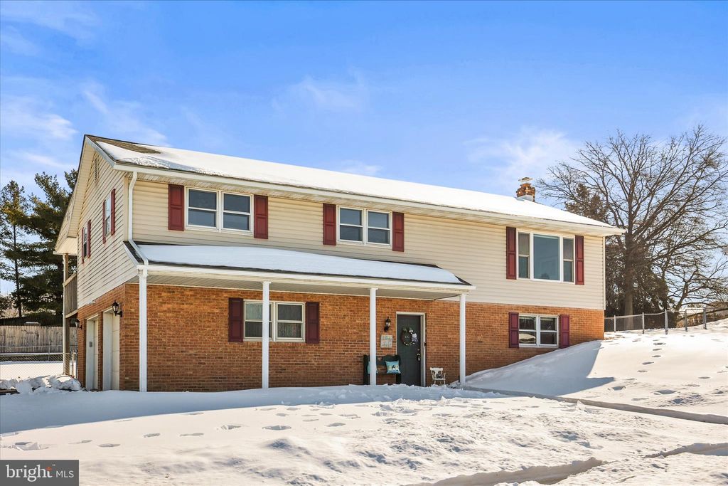 Photo of 22 Covington Drive, MANCHESTER, PA 17345 (MLS # PAYK2097218)