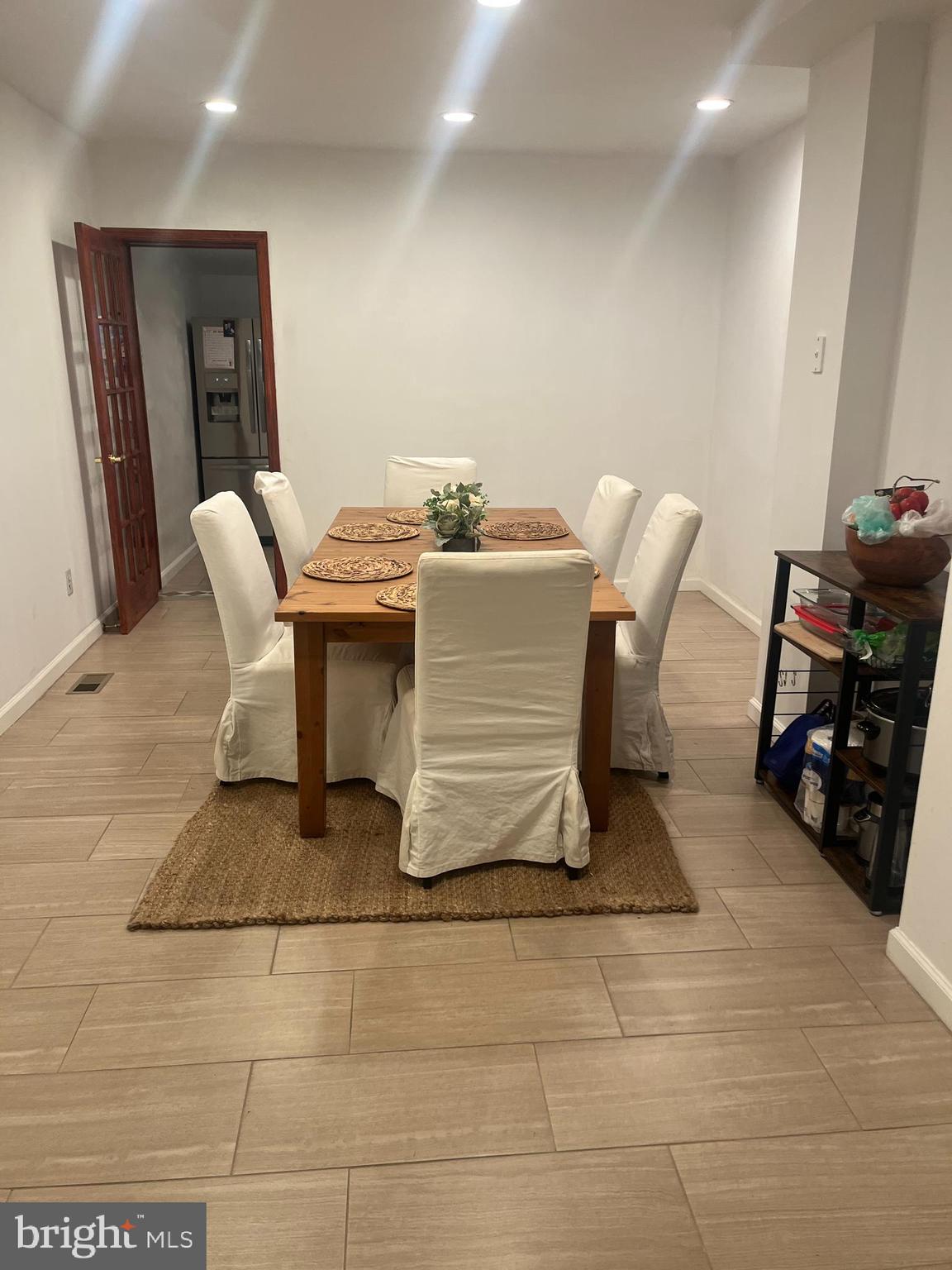 RIVERSIDE PARK - Residential Lease