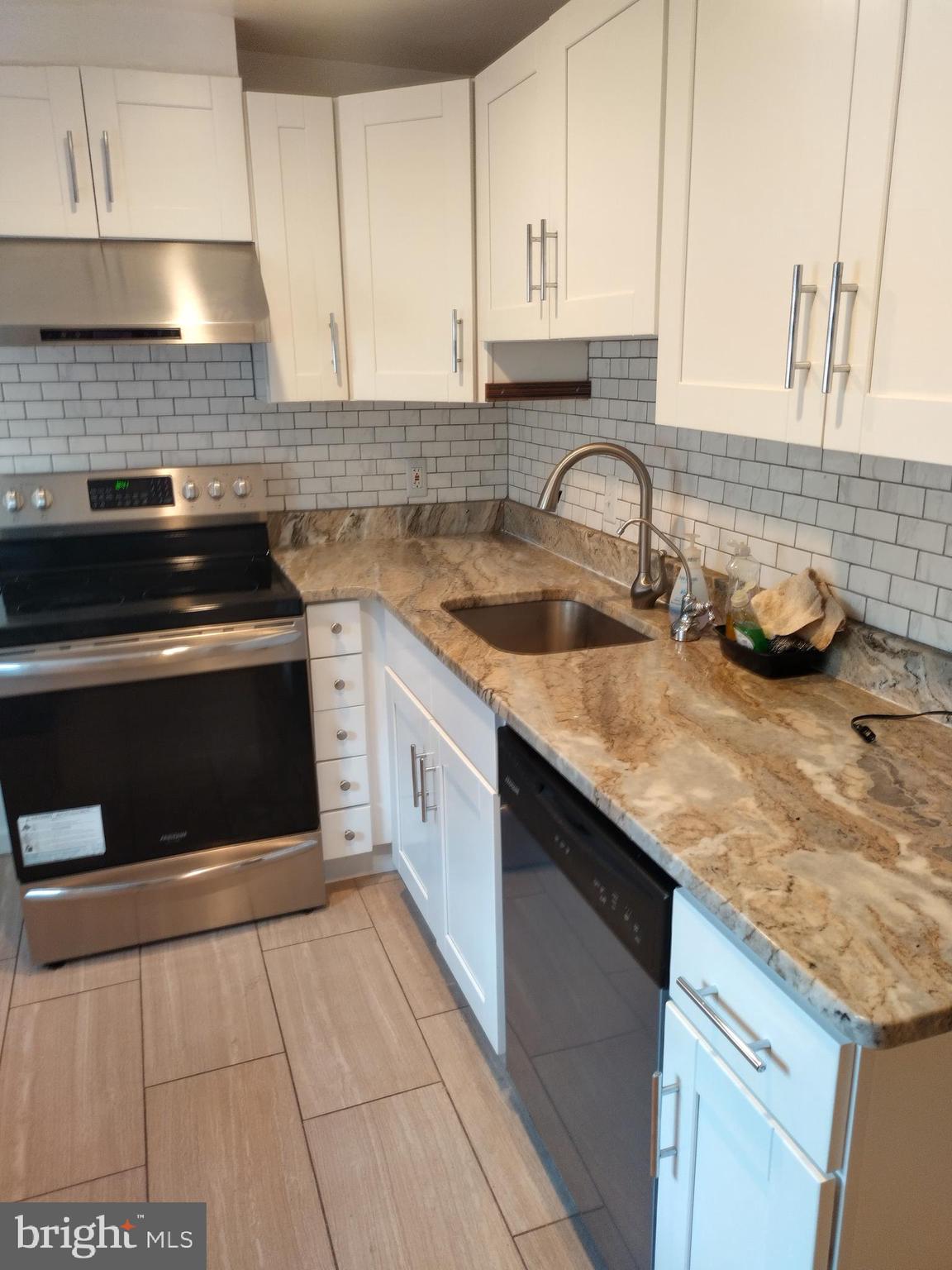 RIVERSIDE PARK - Residential Lease