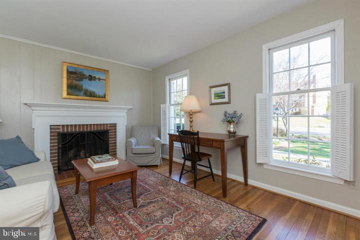 HOLLIN GLEN - Residential Lease