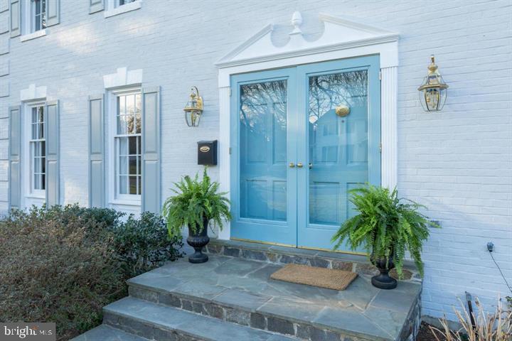 HOLLIN GLEN - Residential Lease