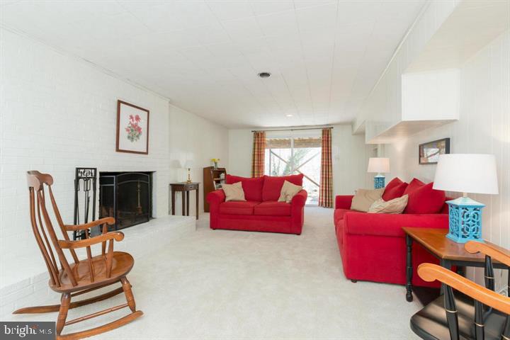 HOLLIN GLEN - Residential Lease