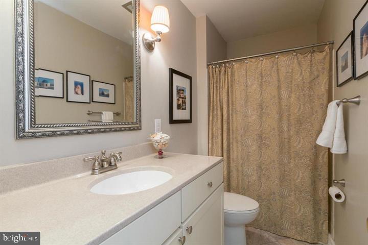 HOLLIN GLEN - Residential Lease