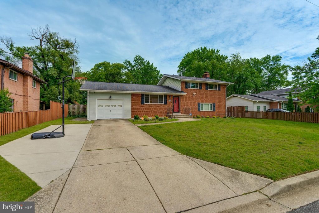 Photo of 7310 Wessex Drive, TEMPLE HILLS, MD 20748 (MLS # MDPG2181252)