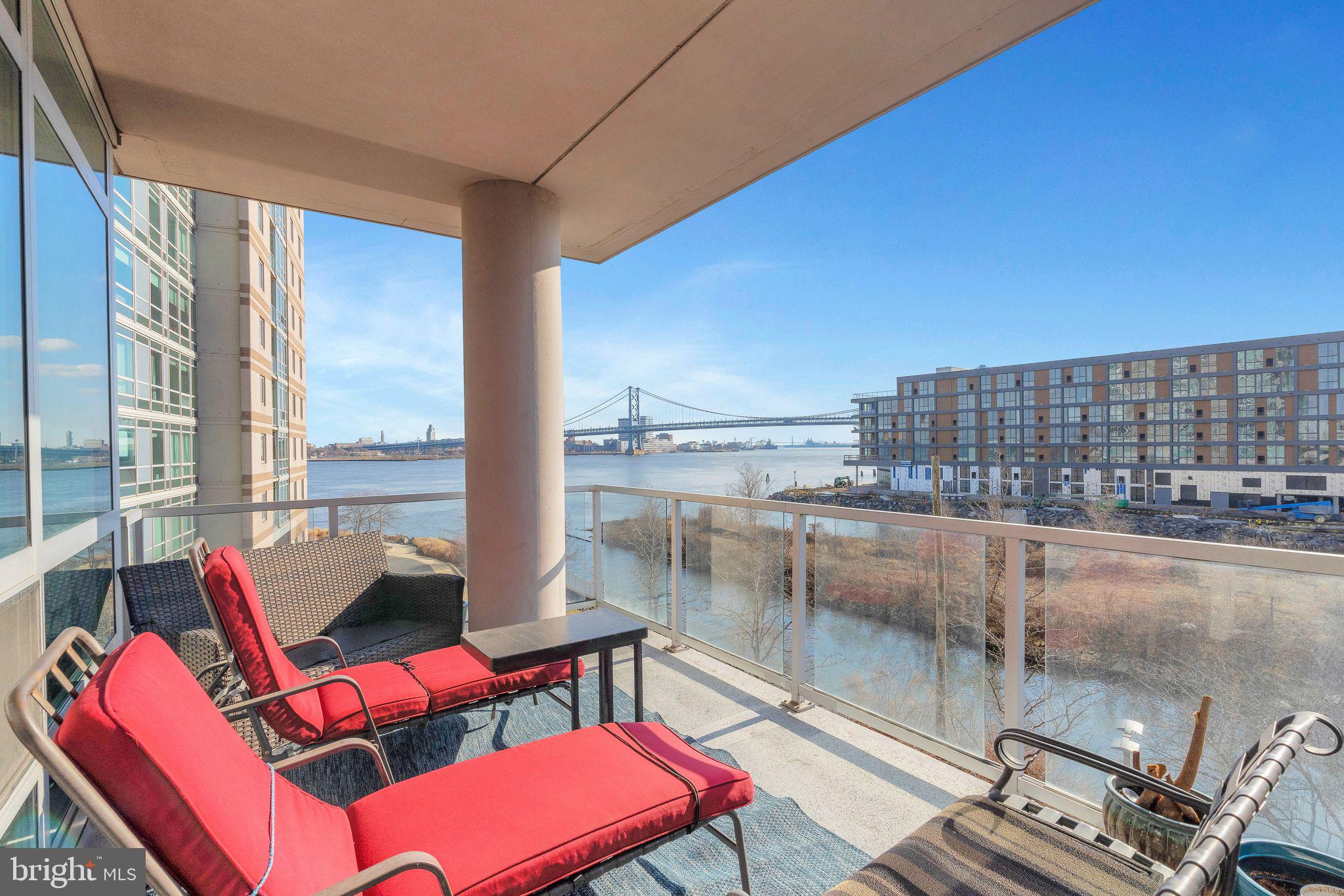 WATERFRONT SQUARE - Residential