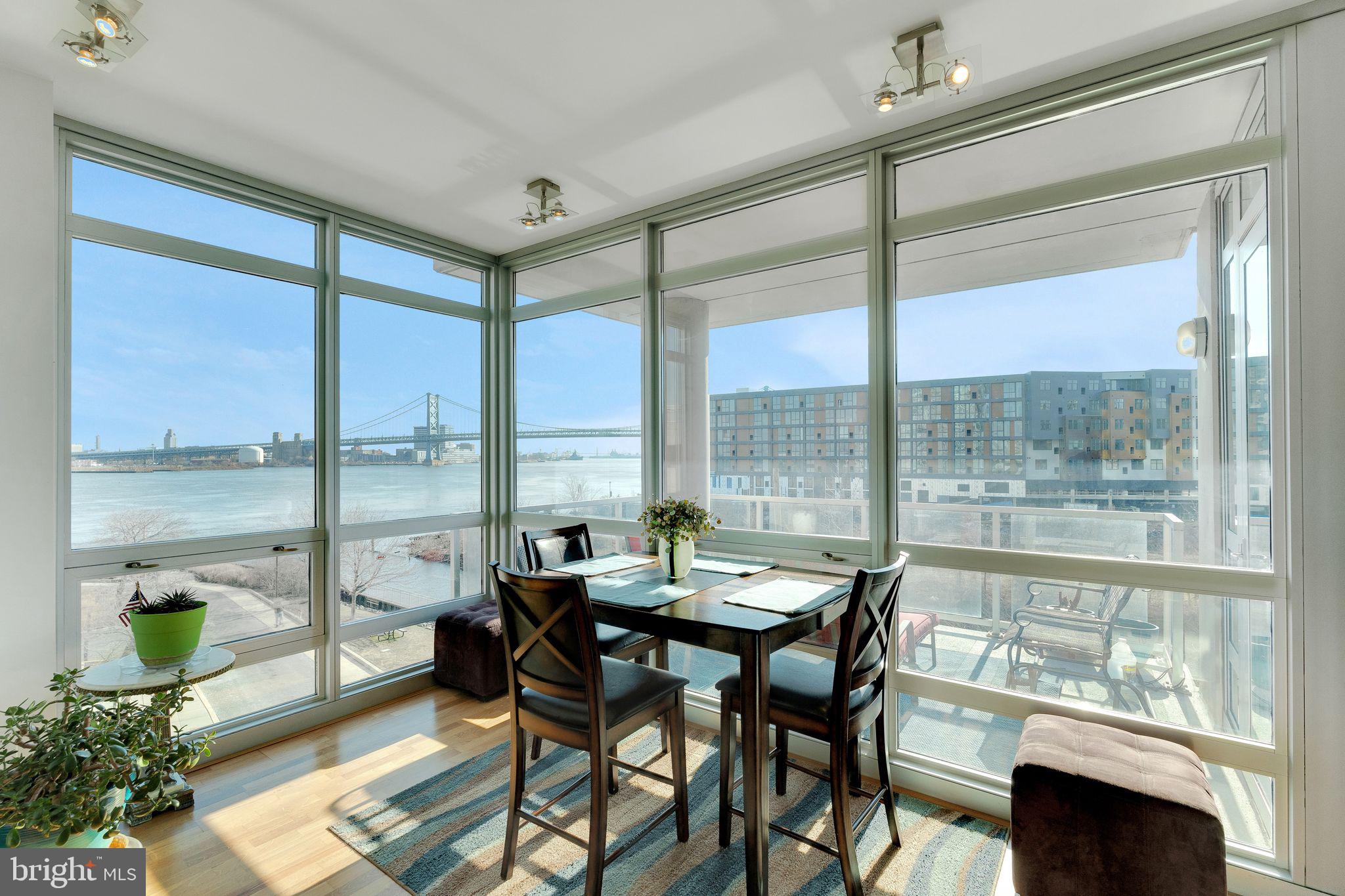 WATERFRONT SQUARE - Residential