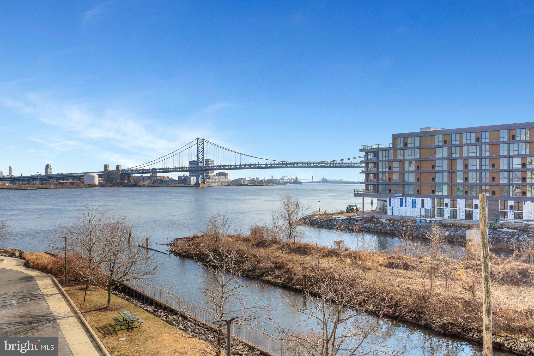 WATERFRONT SQUARE - Residential