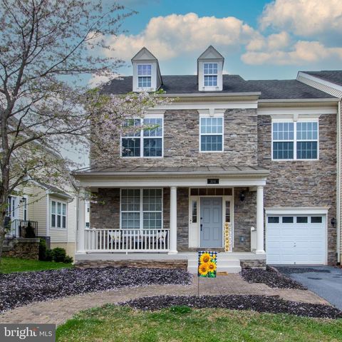 Townhouse For Sale - 104 E Strathmore Way<br/> MARTINSBURG, WV 25403