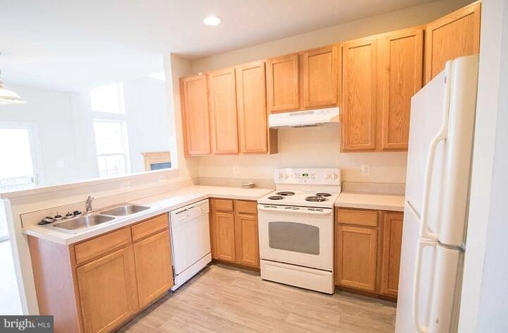 WESTBURY PUB - Residential Lease