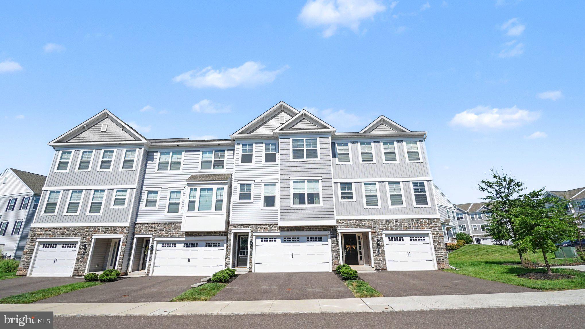 125 LARRABEE WAY