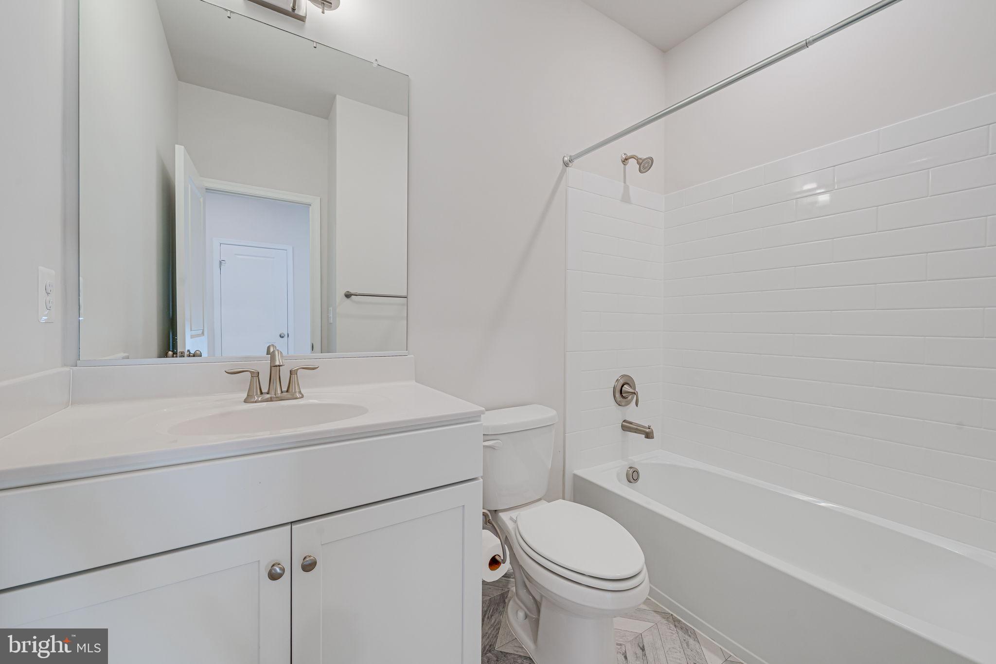 JEFFERSON SQUARE - Residential Lease