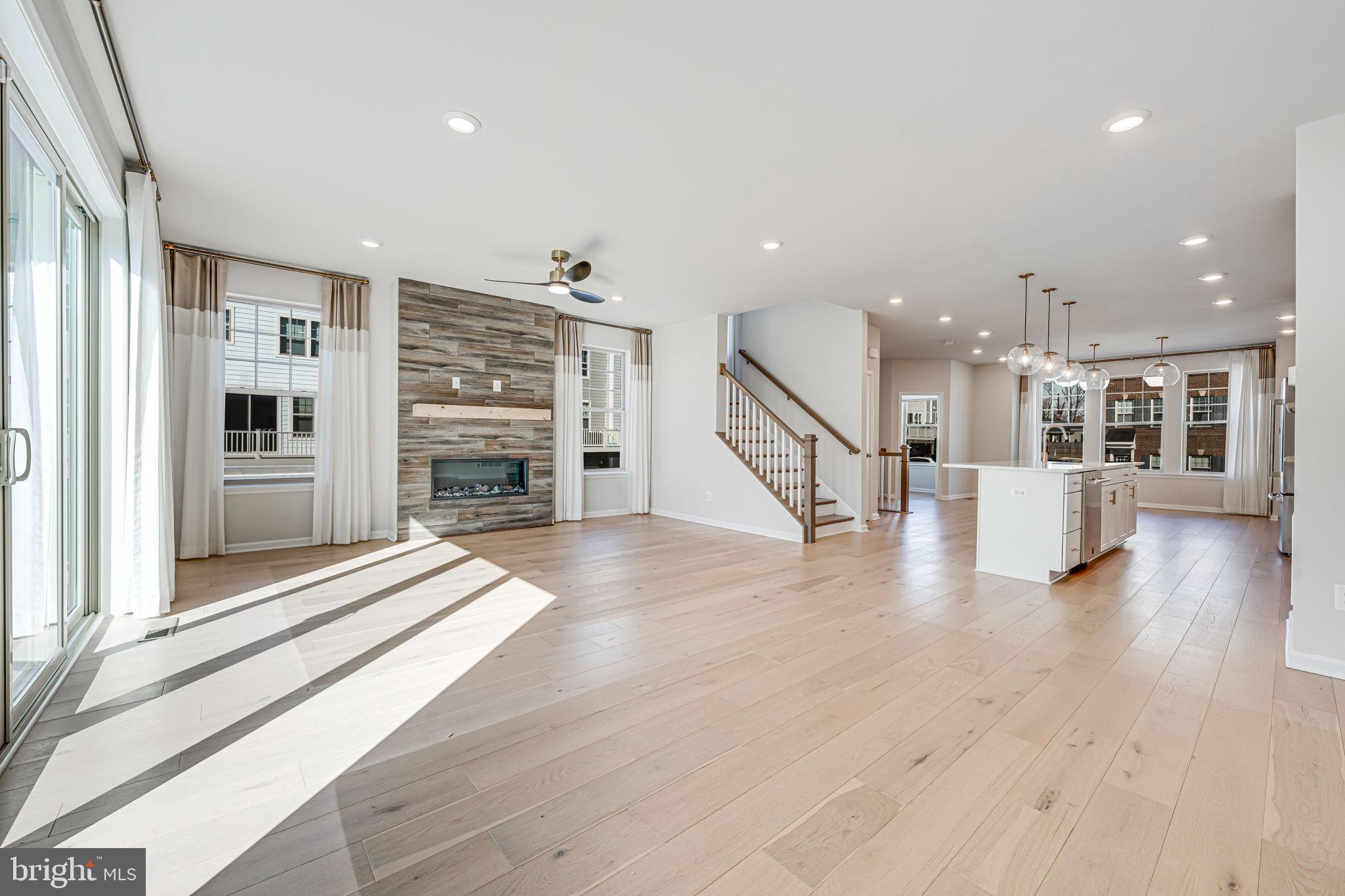 JEFFERSON SQUARE - Residential Lease