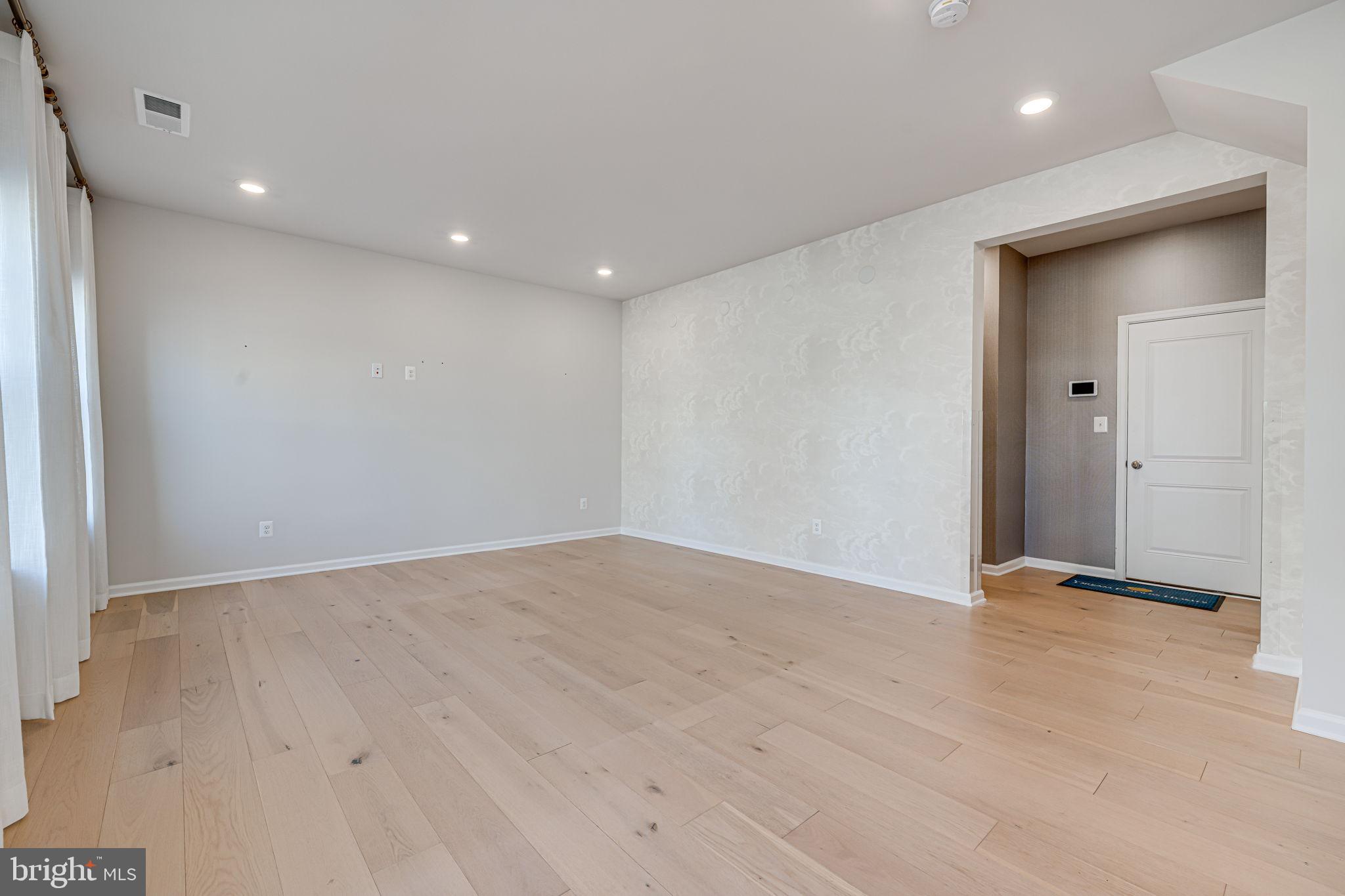 JEFFERSON SQUARE - Residential Lease