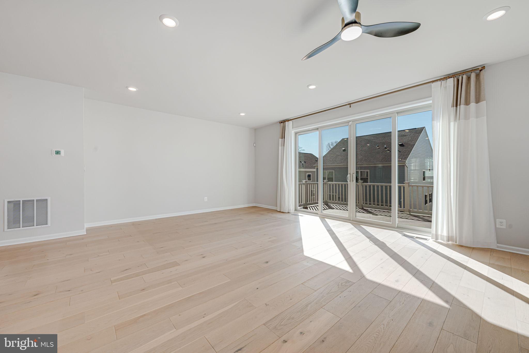 JEFFERSON SQUARE - Residential Lease